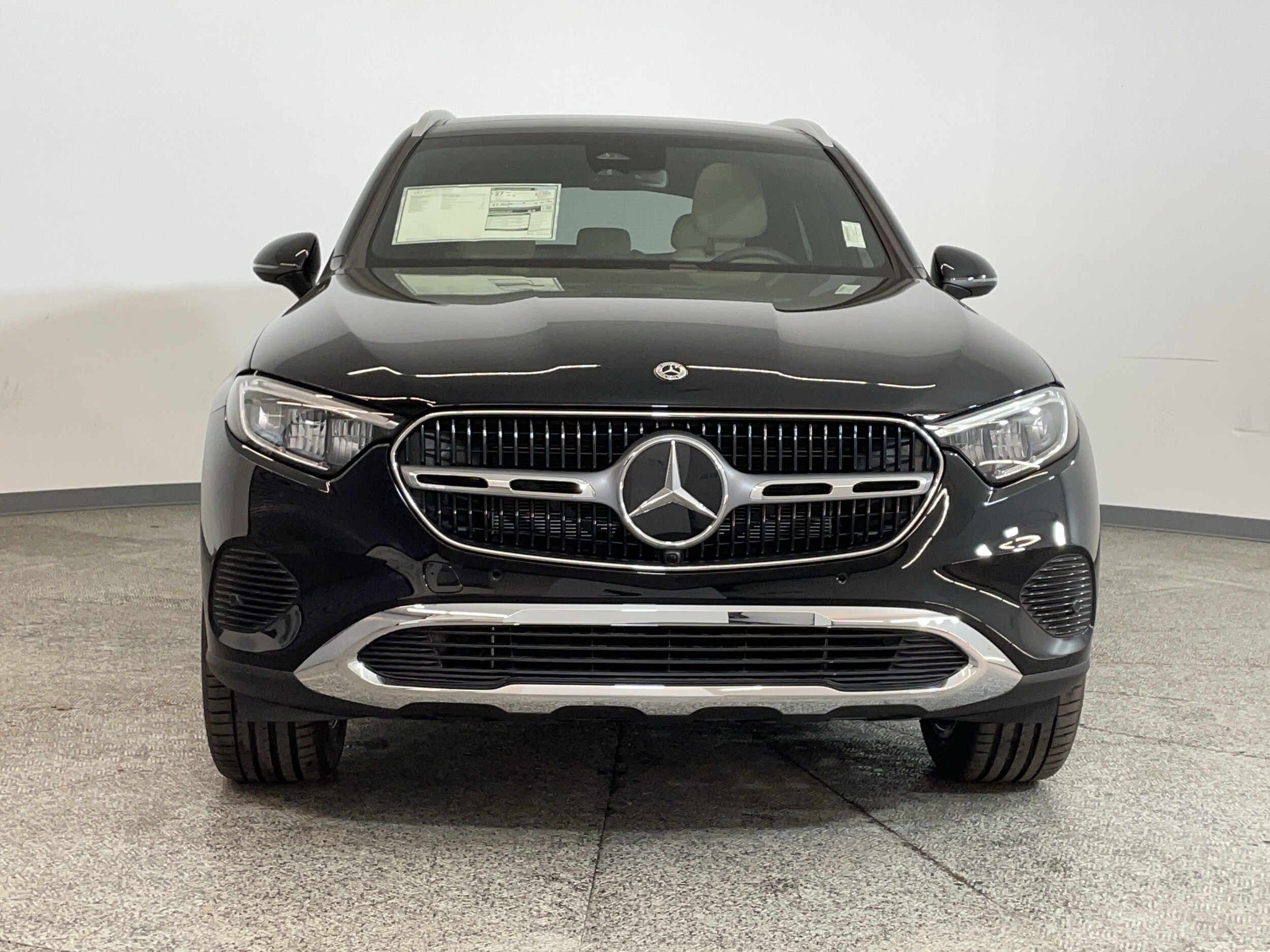 2025 Mercedes Benz GLC 300 photo 2