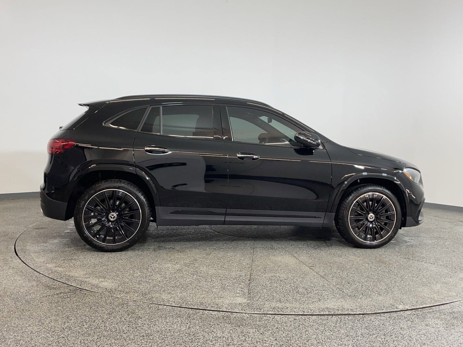 2025 Mercedes Benz GLA 250 photo 3
