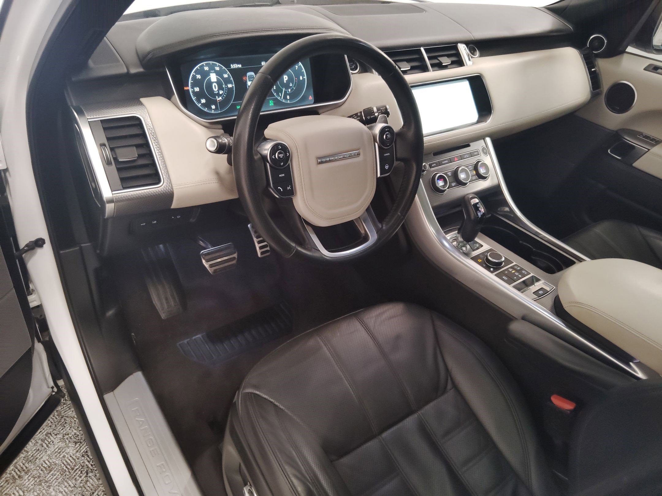 2017 Land Rover Range Rover Sport HSE Dynamic photo 4