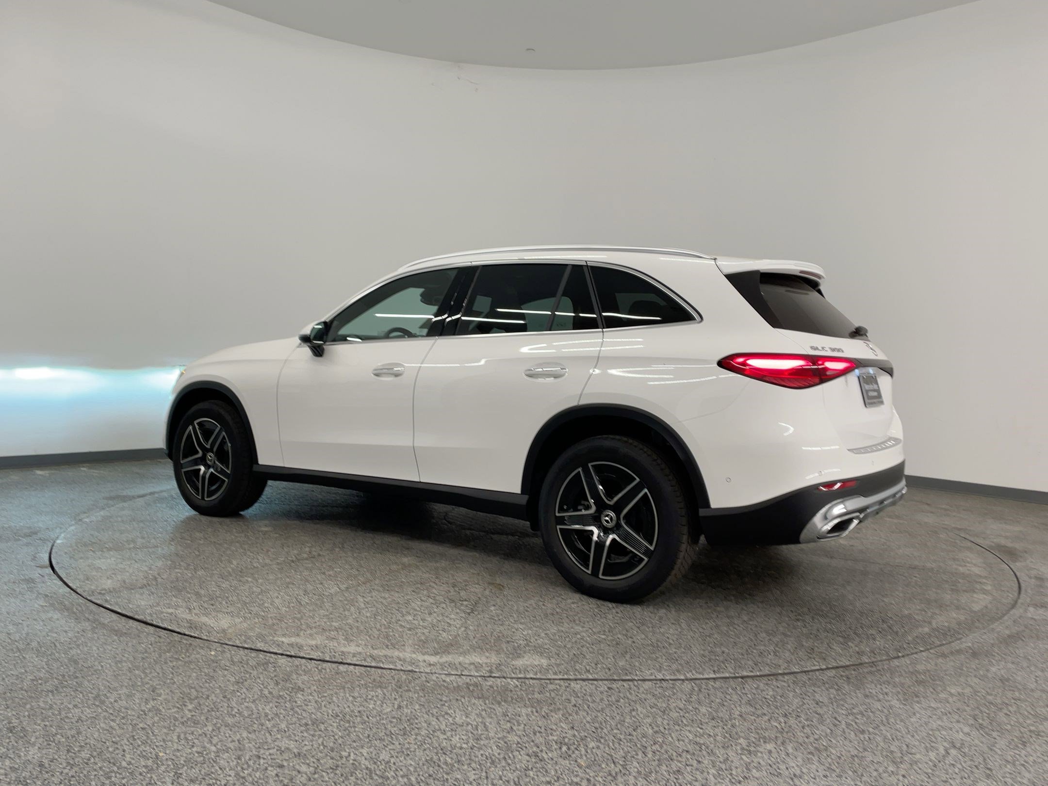 2026 Mercedes Benz GLC 300 photo 3