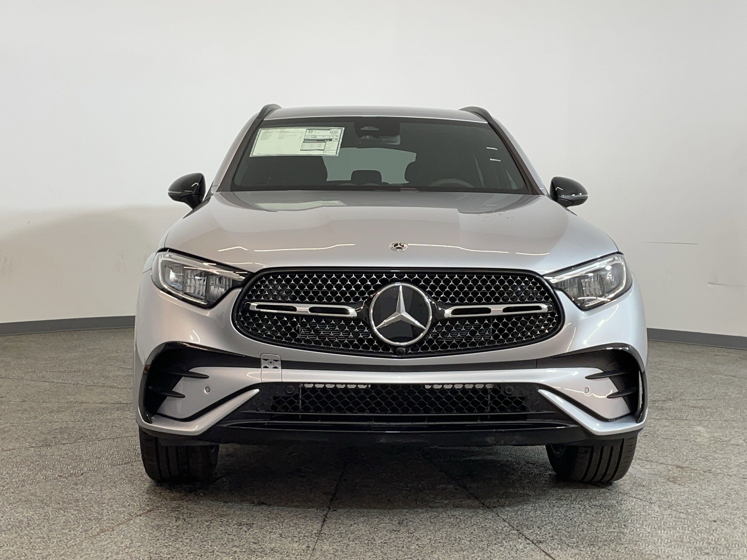 2025 Mercedes Benz GLC 300 photo 2