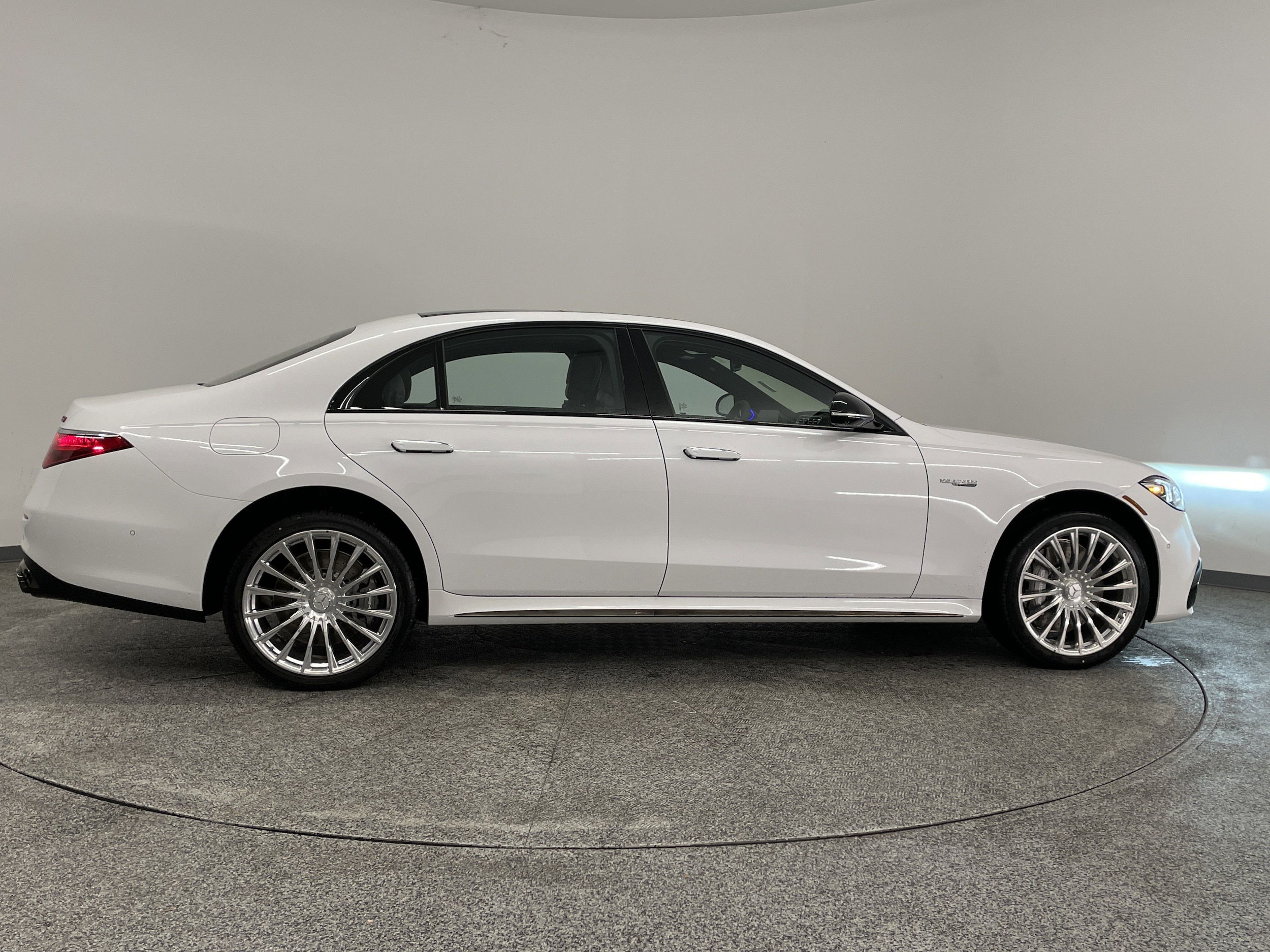 2026 Mercedes-Benz S-Class AMG S 63 - Photo 4