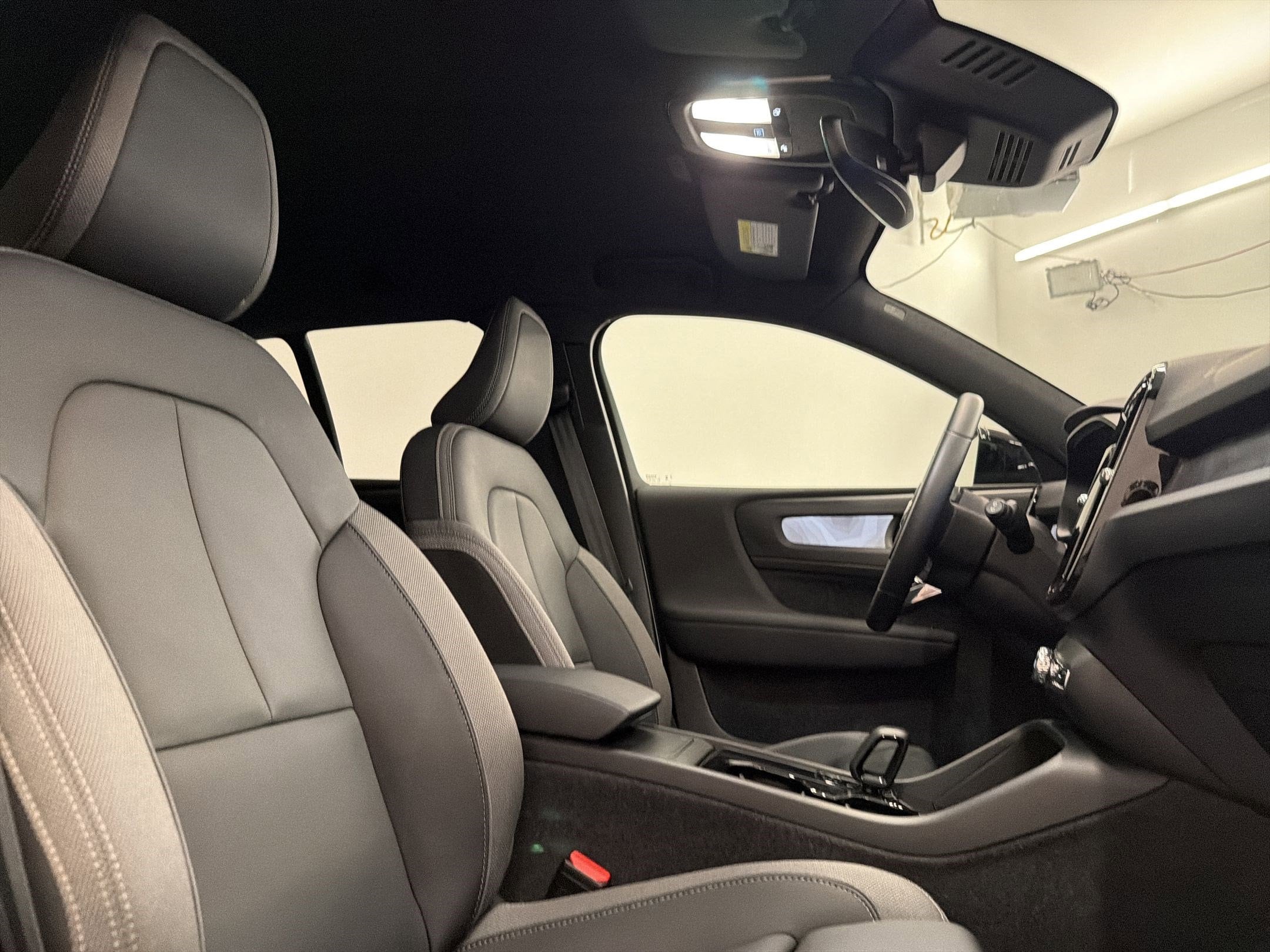 2023 Volvo XC40 Core - Photo 29