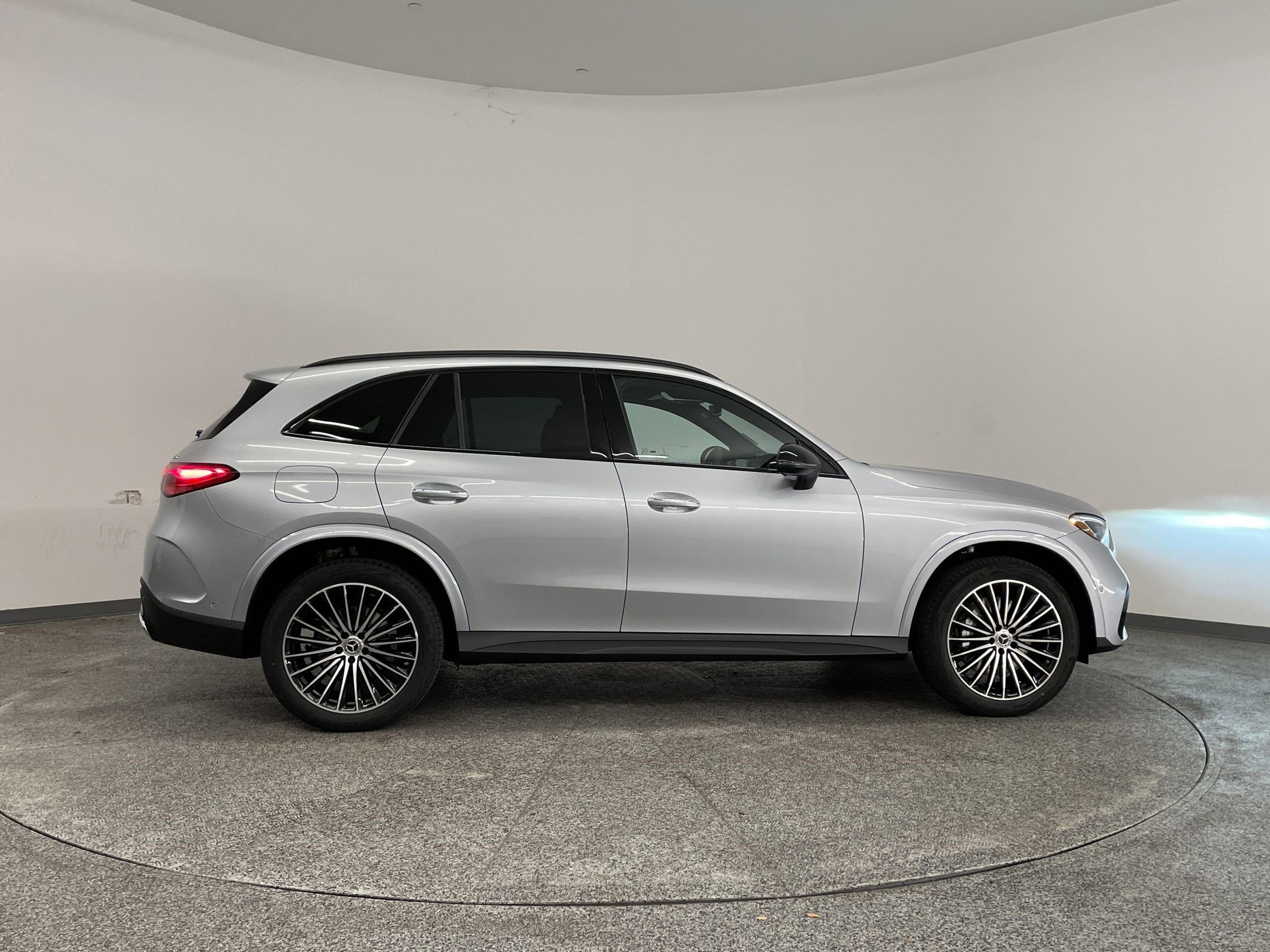 2026 Mercedes Benz GLC 300 4MATIC photo 4