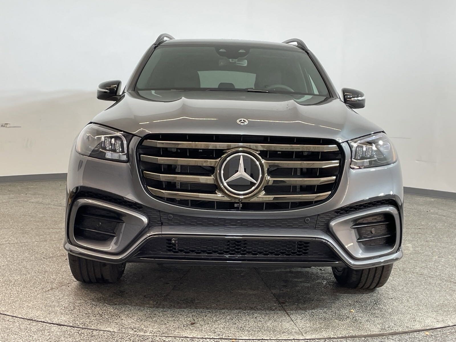 2025 Mercedes Benz GLS 450 photo 2