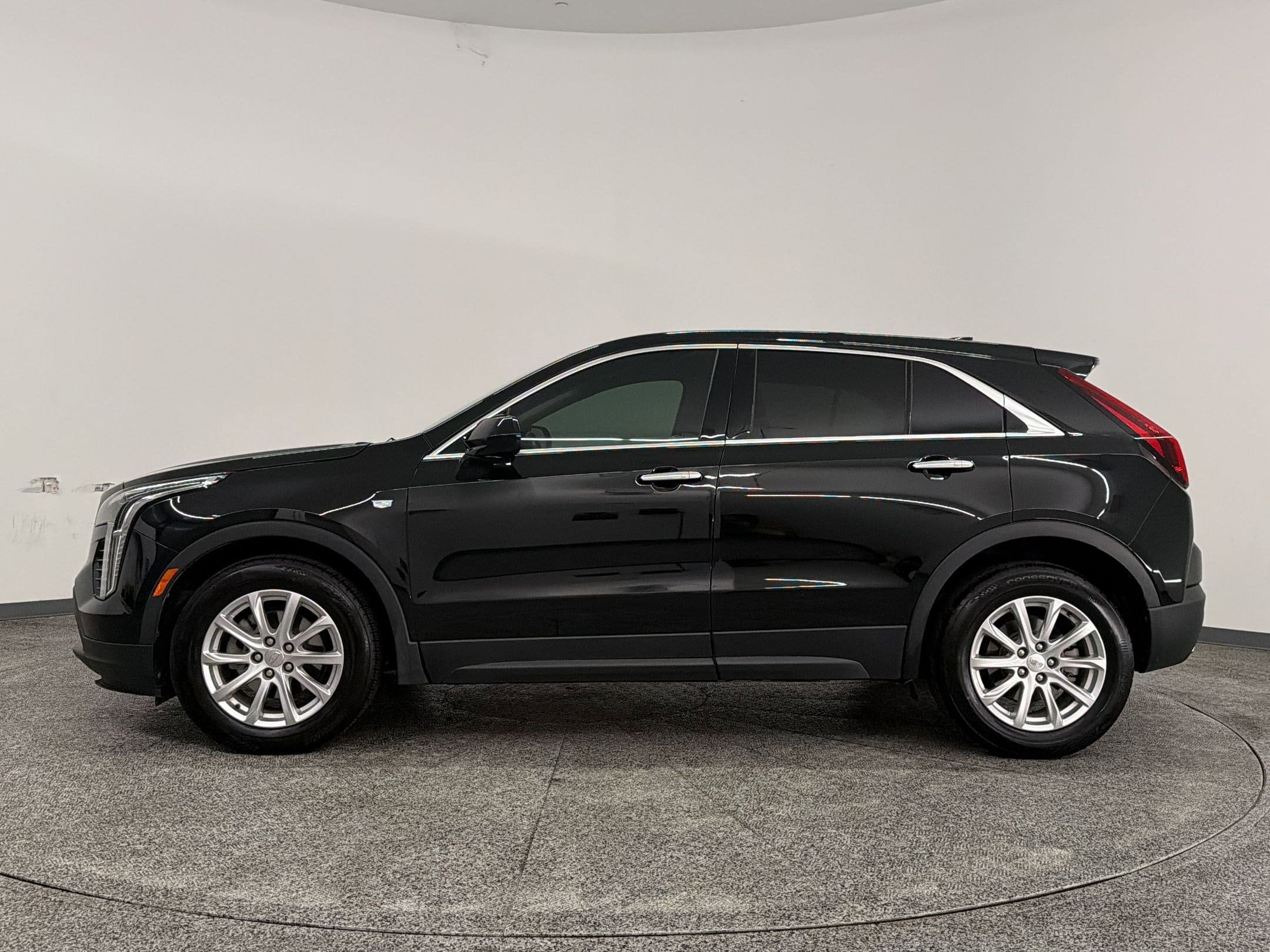 XT4 FWD Luxury SUV