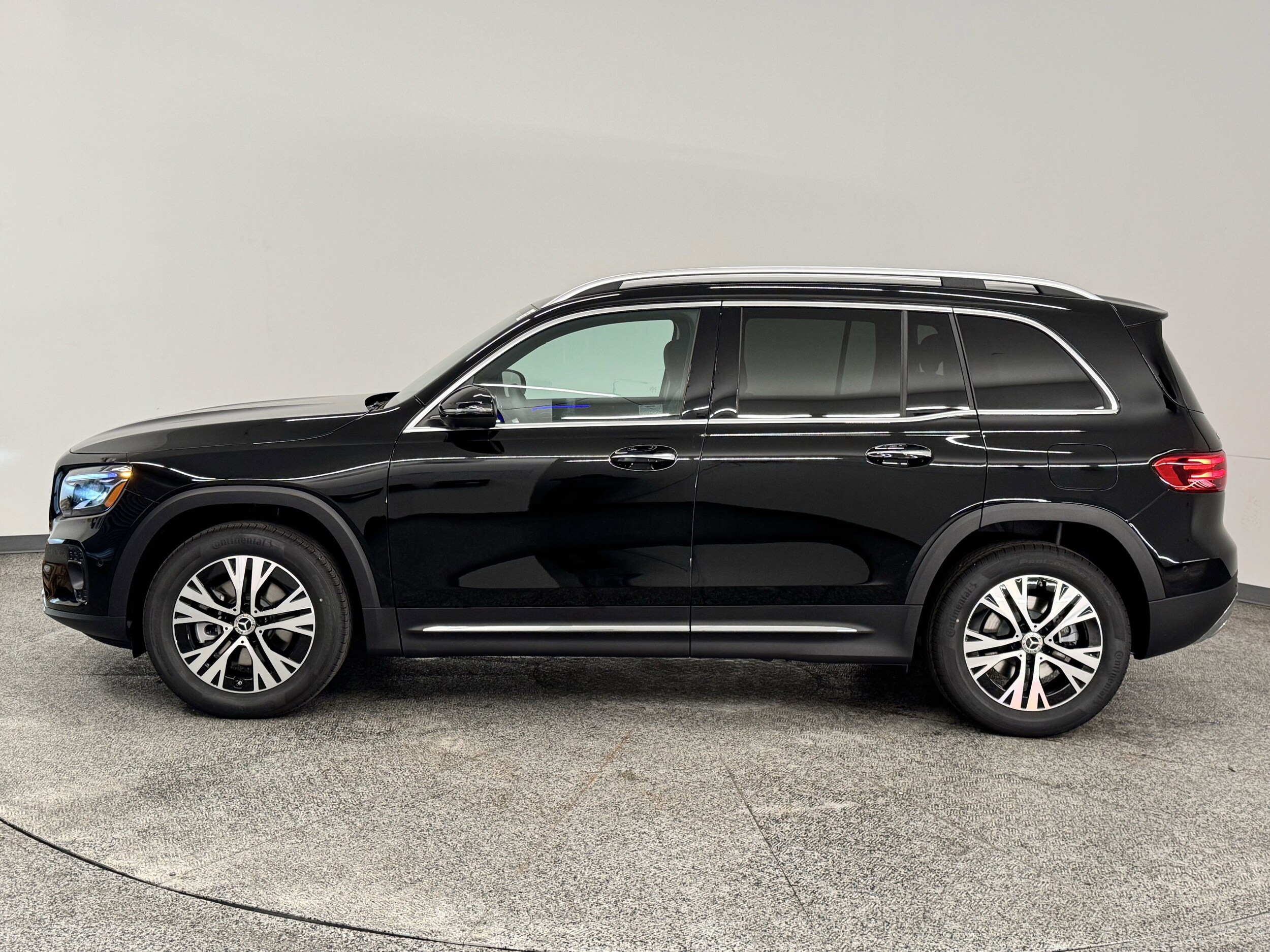 2025 Mercedes Benz GLB 250 photo 4