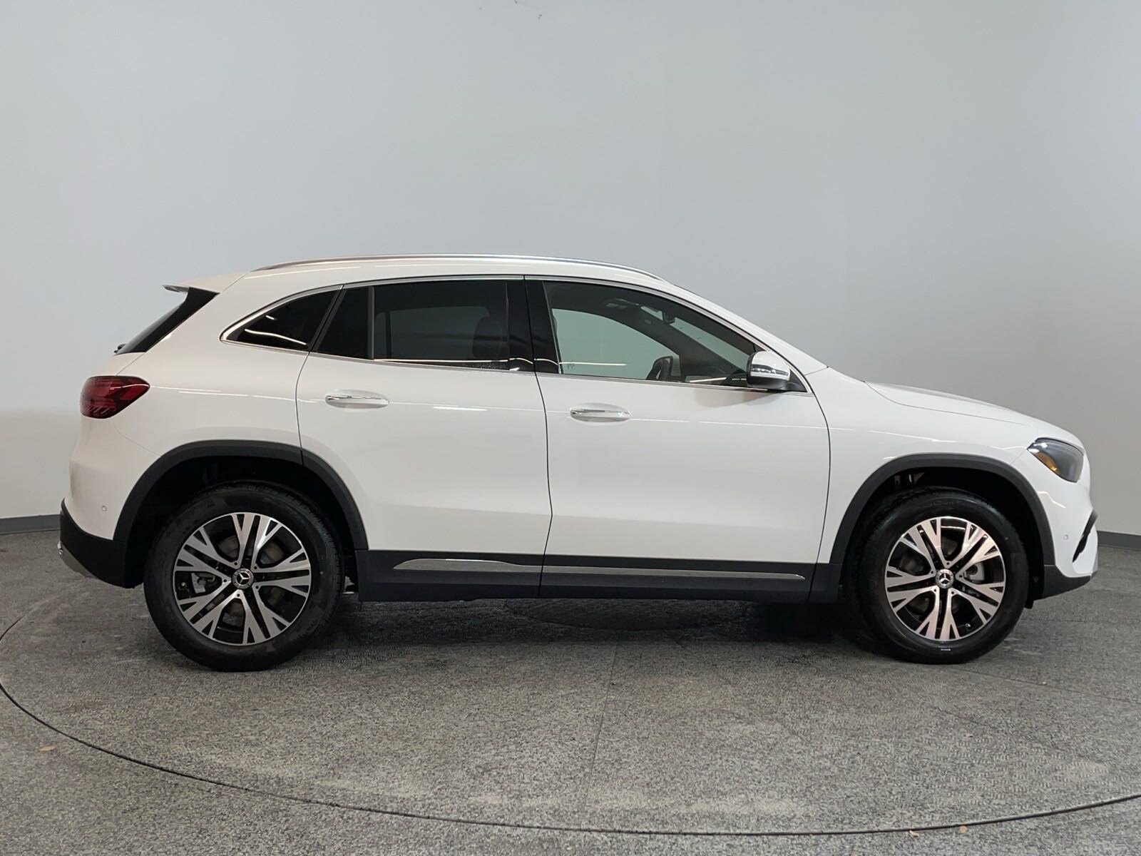 2025 Mercedes Benz GLA 250 photo 3