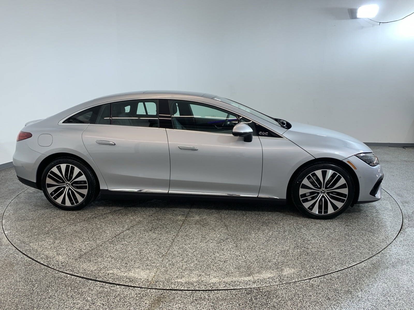 2024 Mercedes Benz EQE-Class Sedan photo 2