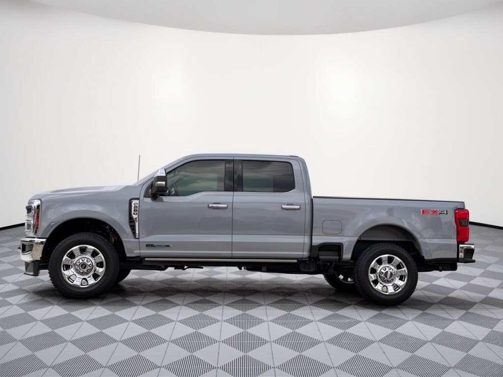 Used 2025 Ford F-250 LARIAT Truck Crew Cab