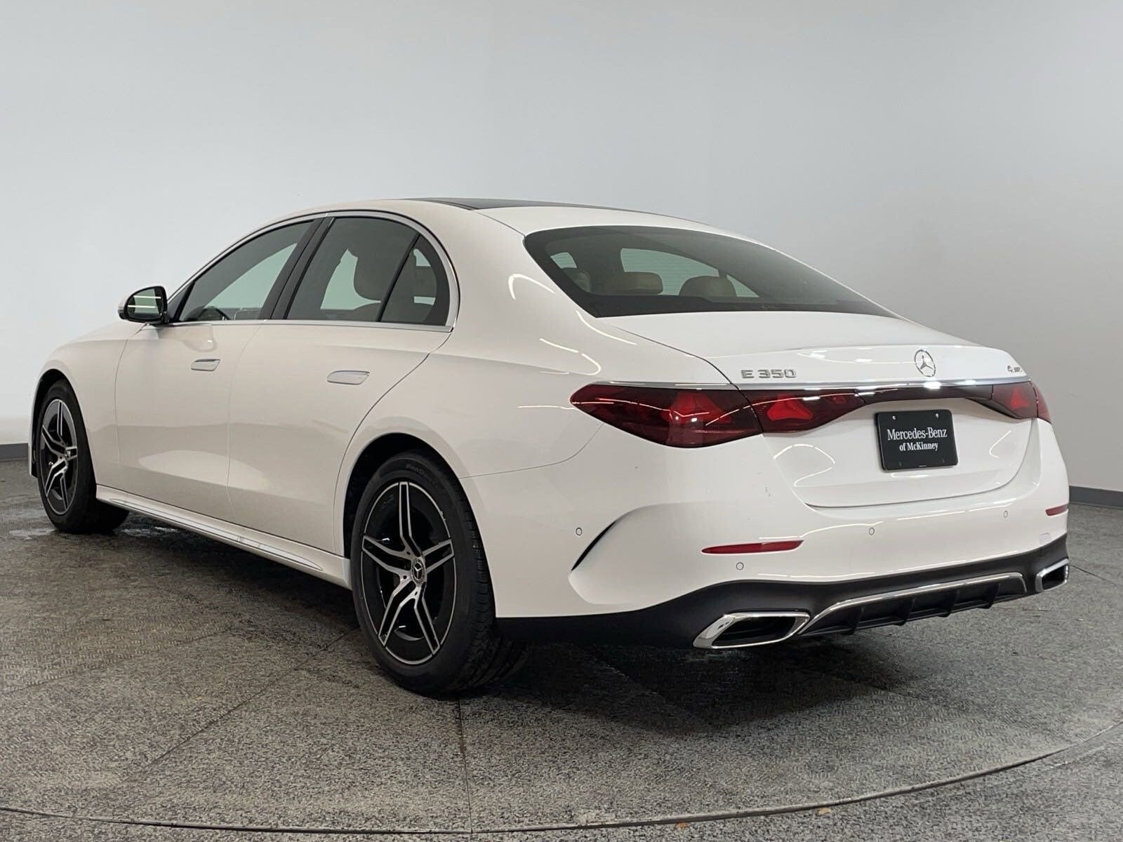 2025 Mercedes Benz E 350 4MATIC photo 3