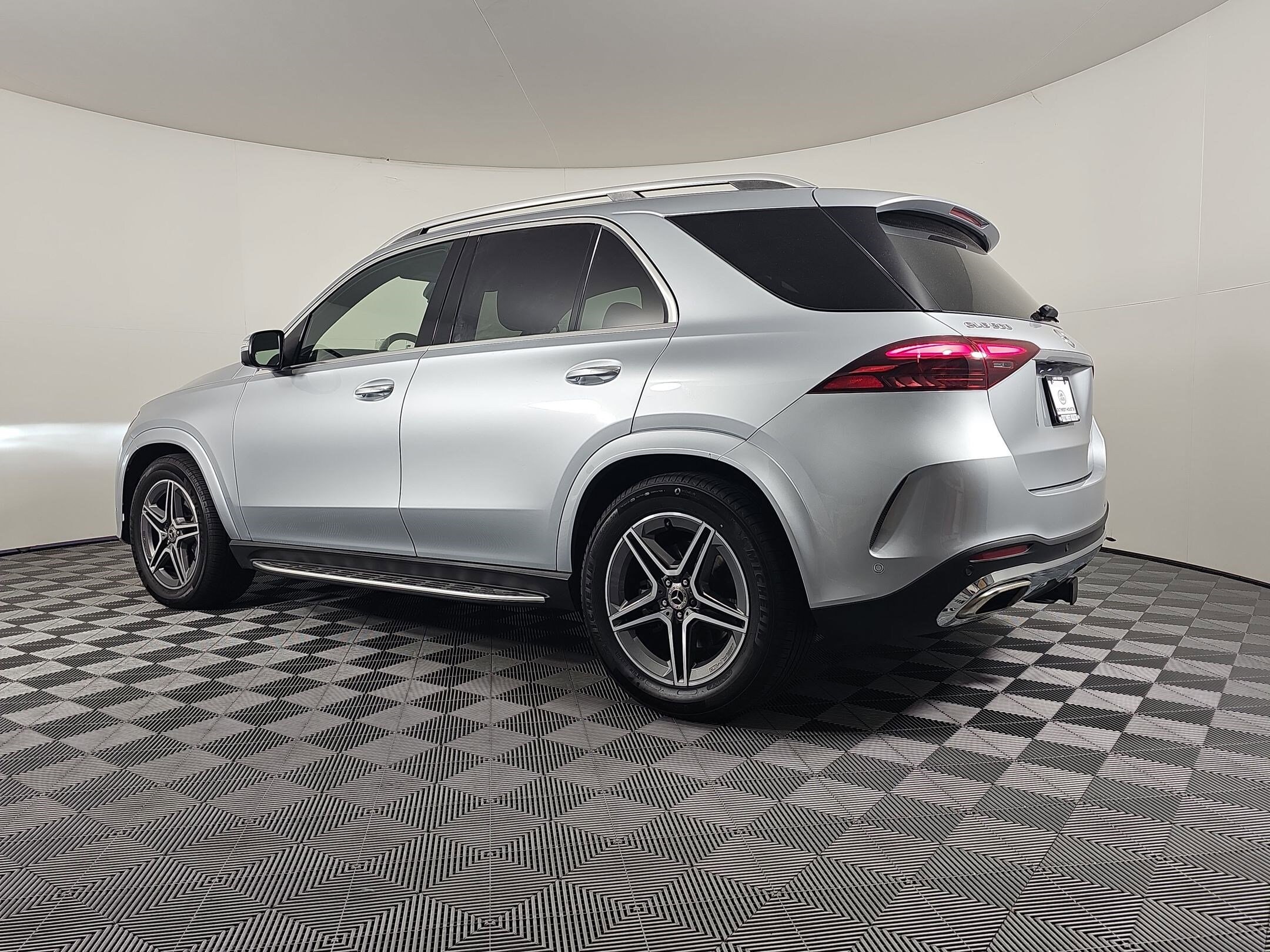 2024 Mercedes Benz GLE 580 photo 2