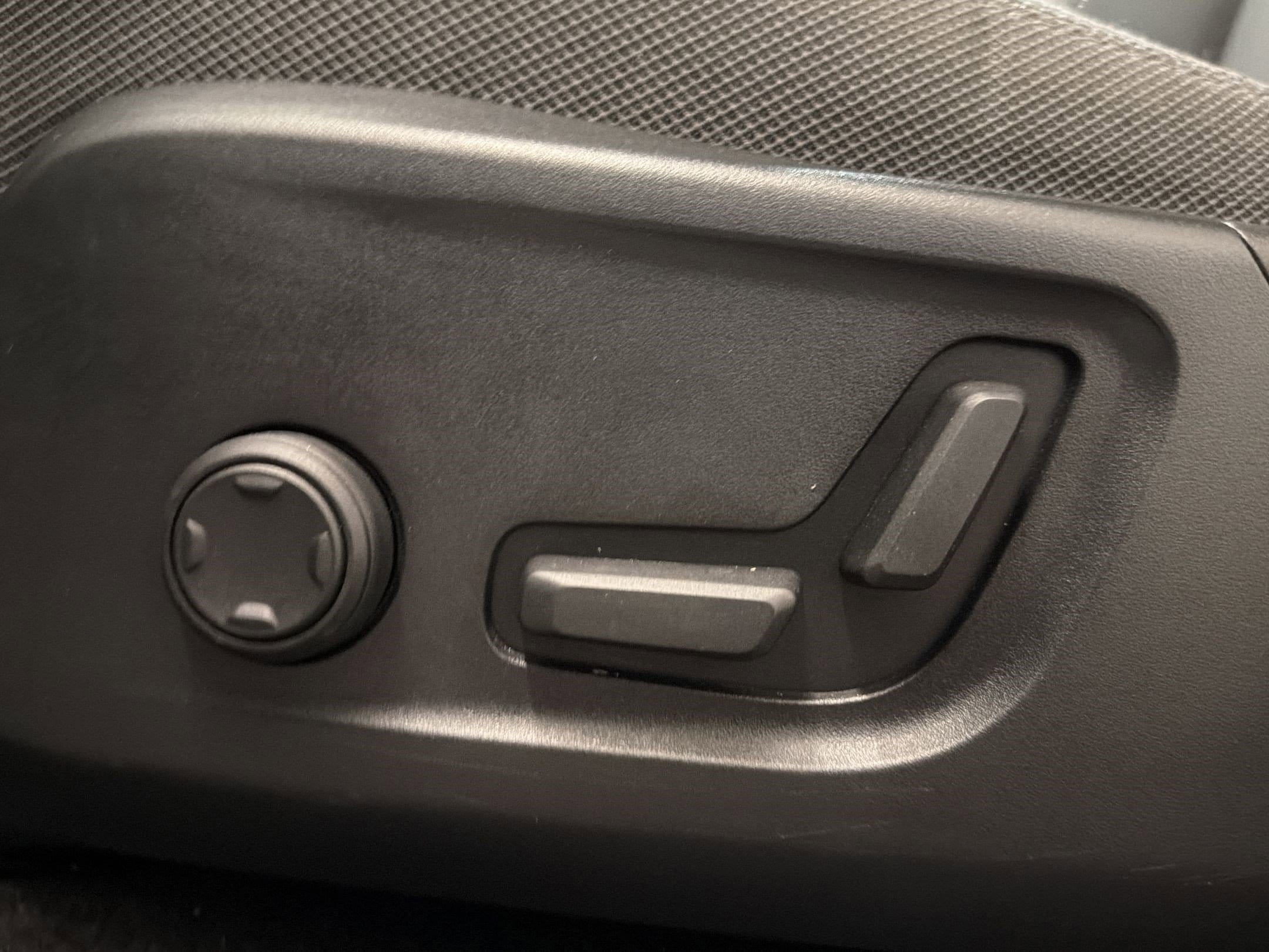 2023 Volvo XC40 Core - Photo 14