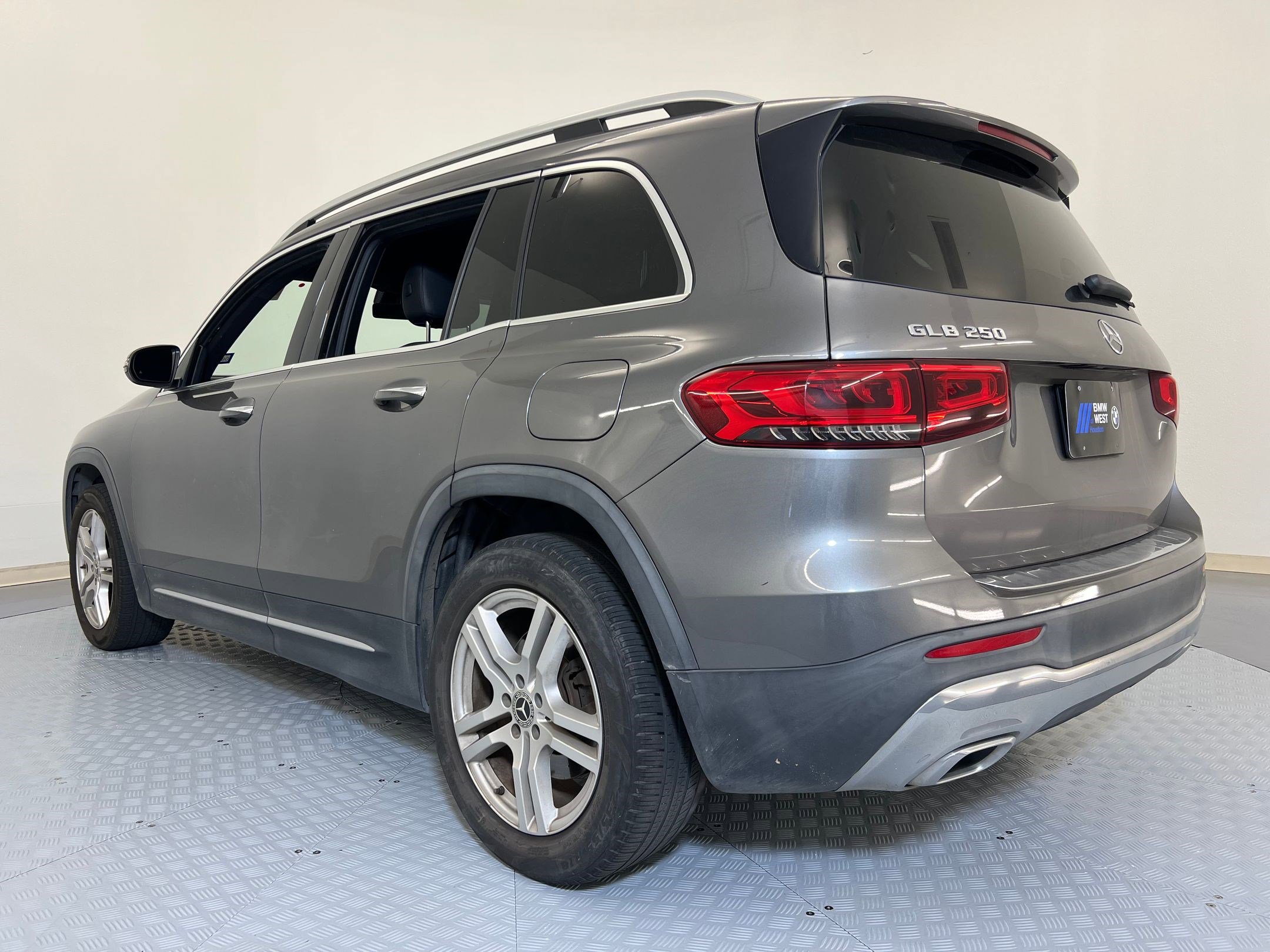 2021 Mercedes Benz GLB 250 photo 2