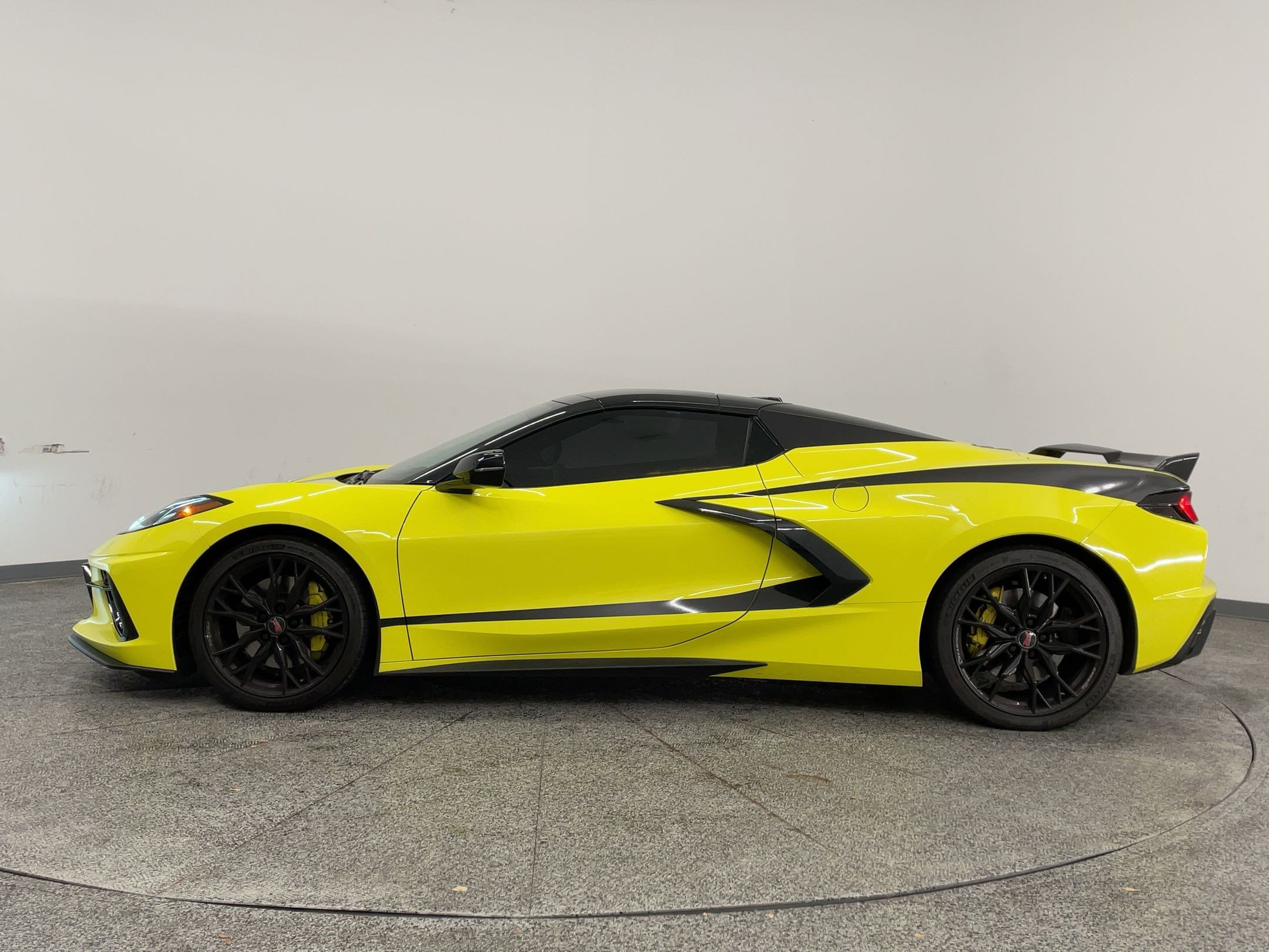 2023 Chevrolet Corvette Stingray 2LT photo 2