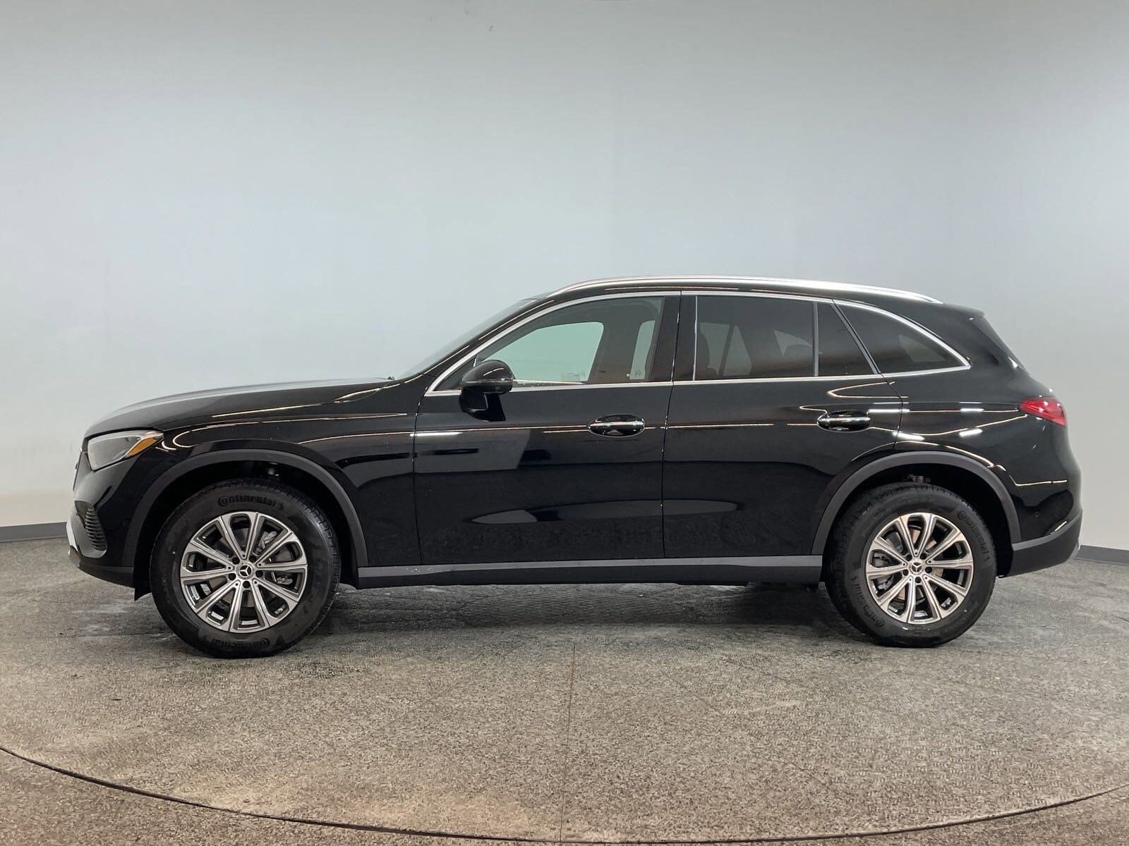 2025 Mercedes Benz GLC 300 photo 2