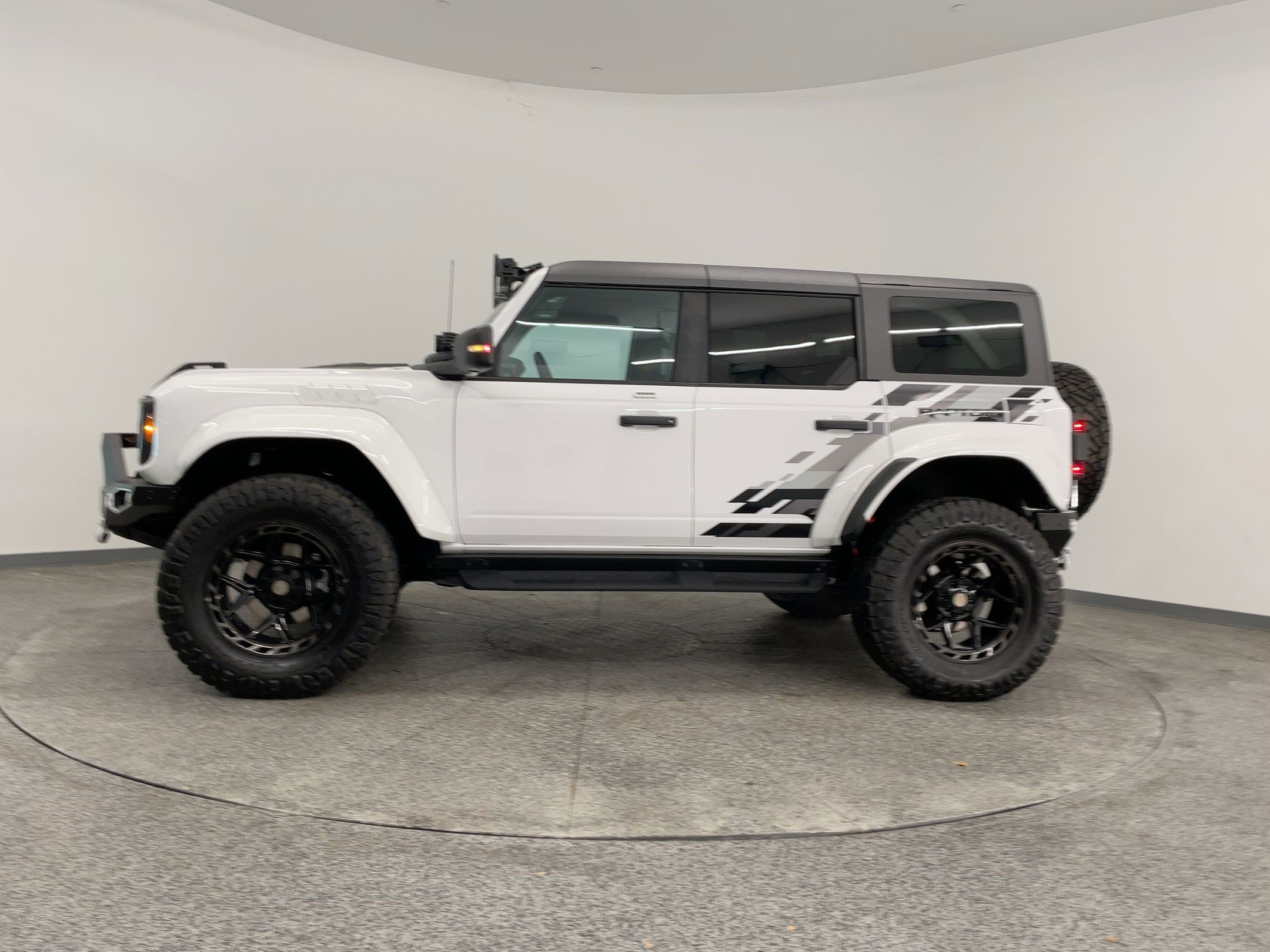 2023 Ford Bronco Raptor photo 2