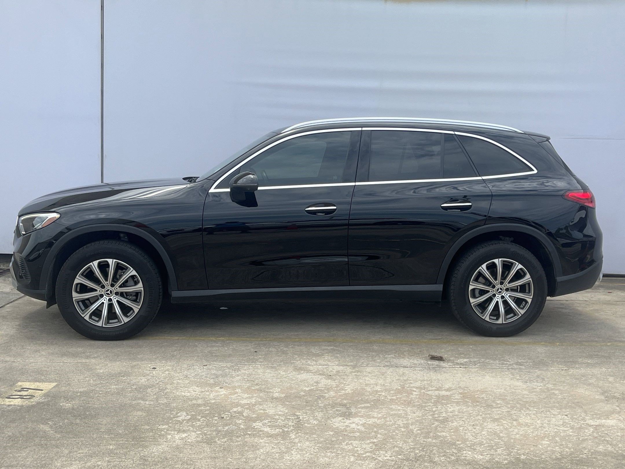2024 Mercedes Benz GLC 300 photo 2