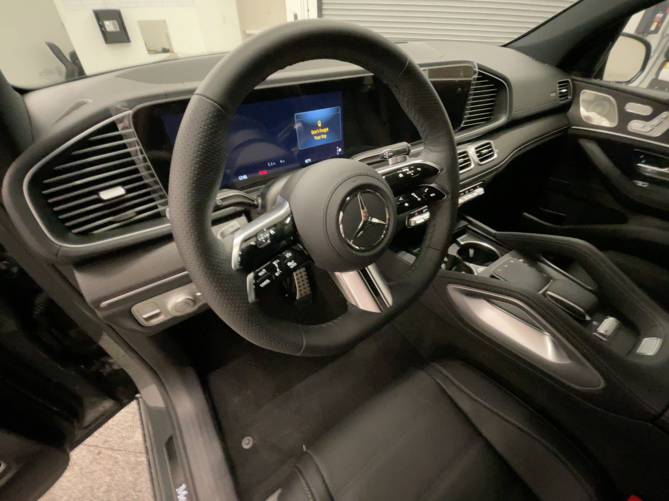 2026 Mercedes Benz GLS 450 4MATIC photo 4