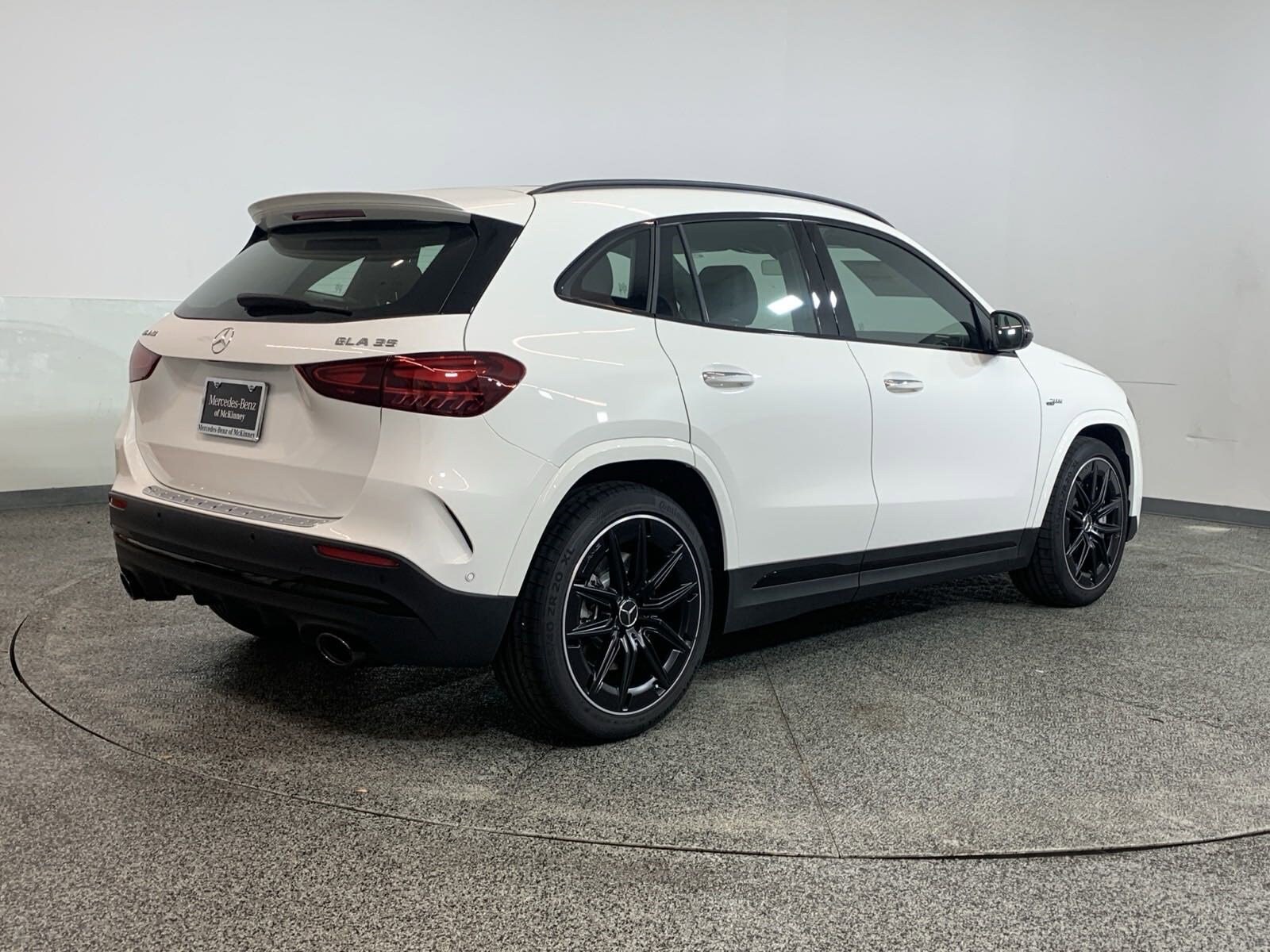 2025 Mercedes Benz GLA AMG 35 4MATIC photo 4