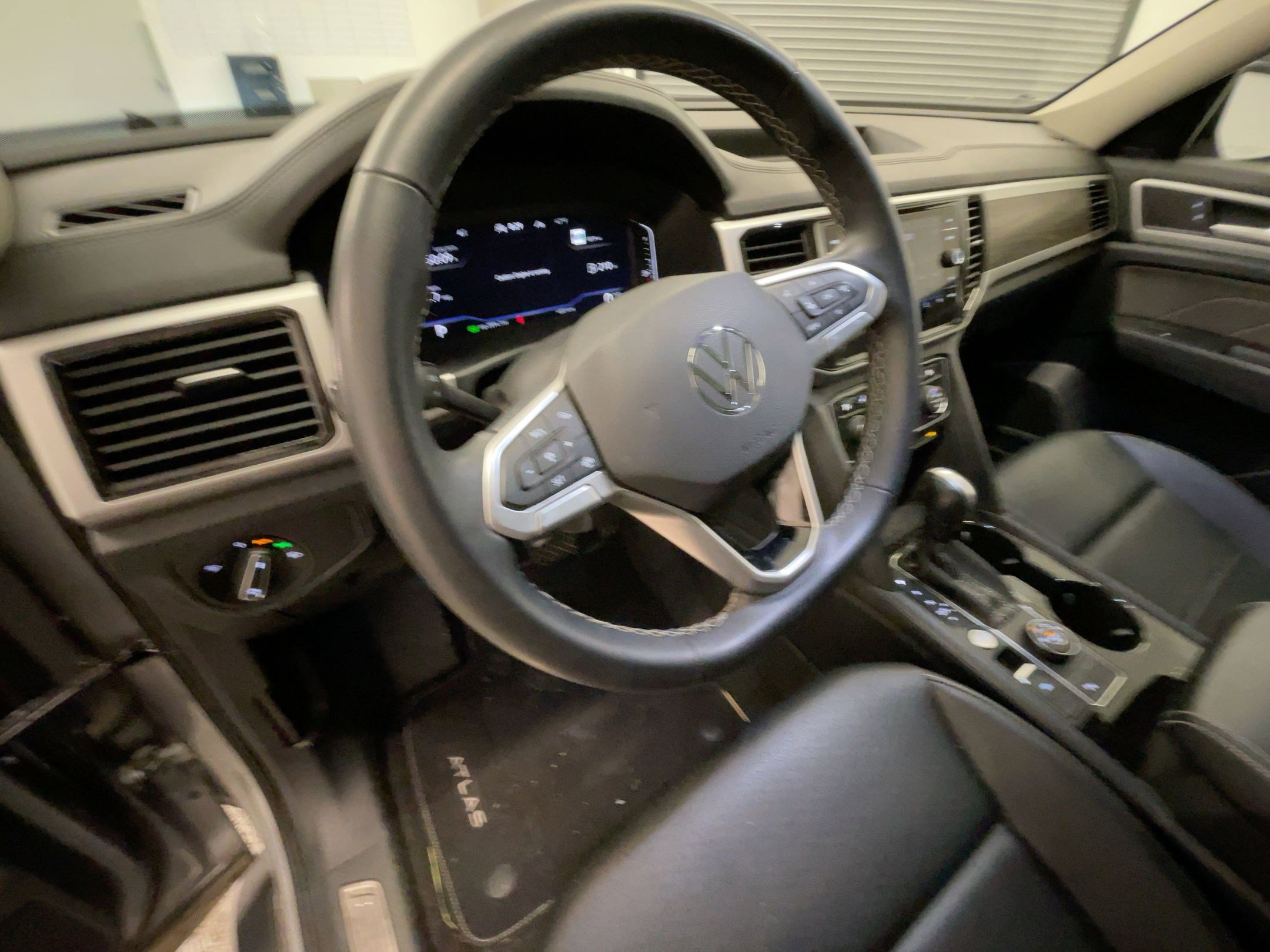 2022 Volkswagen Atlas V6 SE Technology photo 4