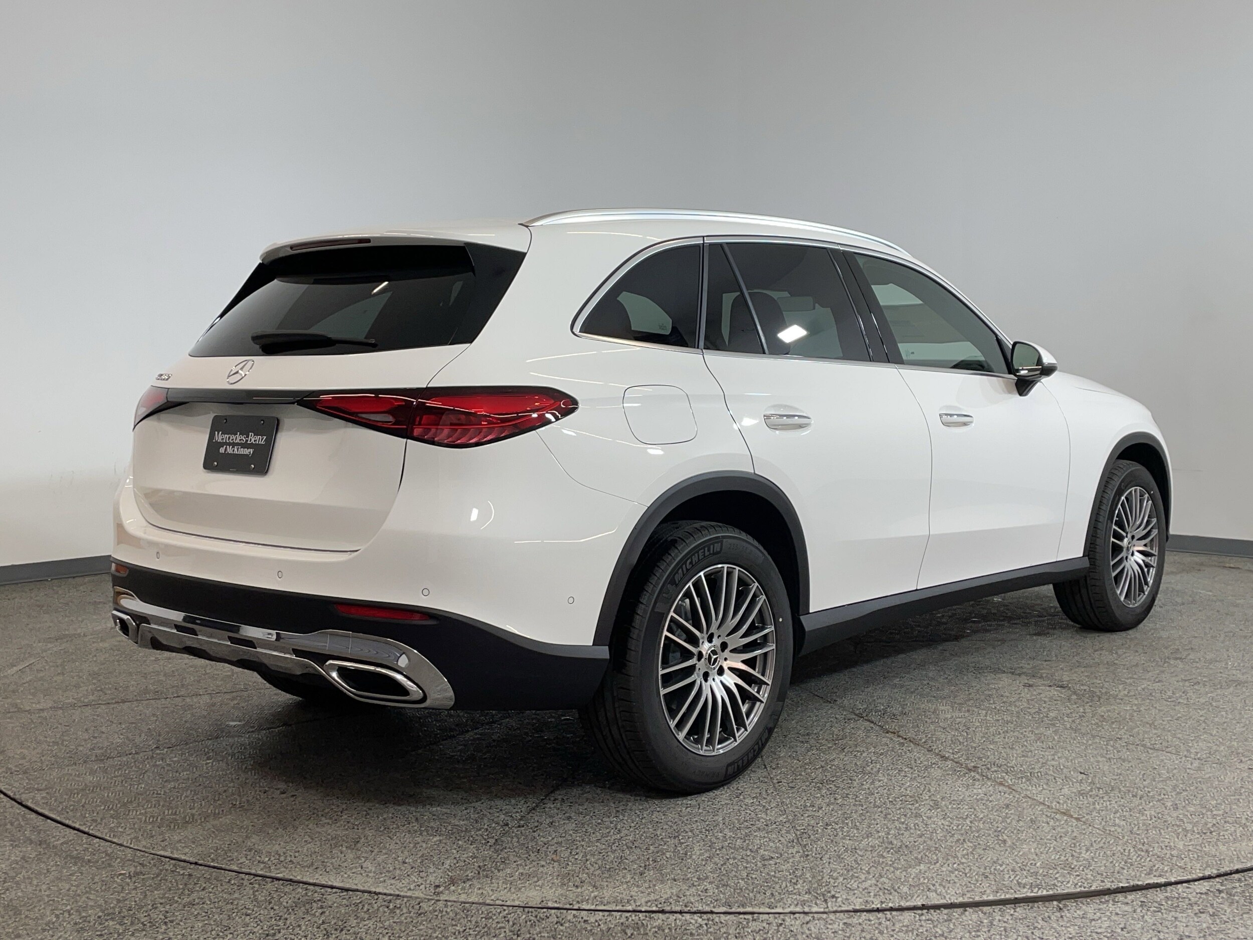 2025 Mercedes Benz GLC 300 photo 4