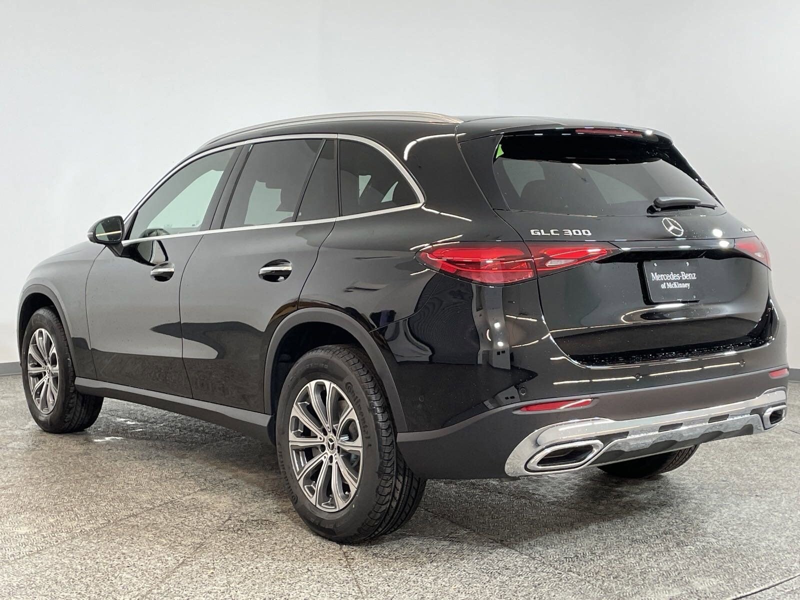 2025 Mercedes Benz GLC 300 photo 3
