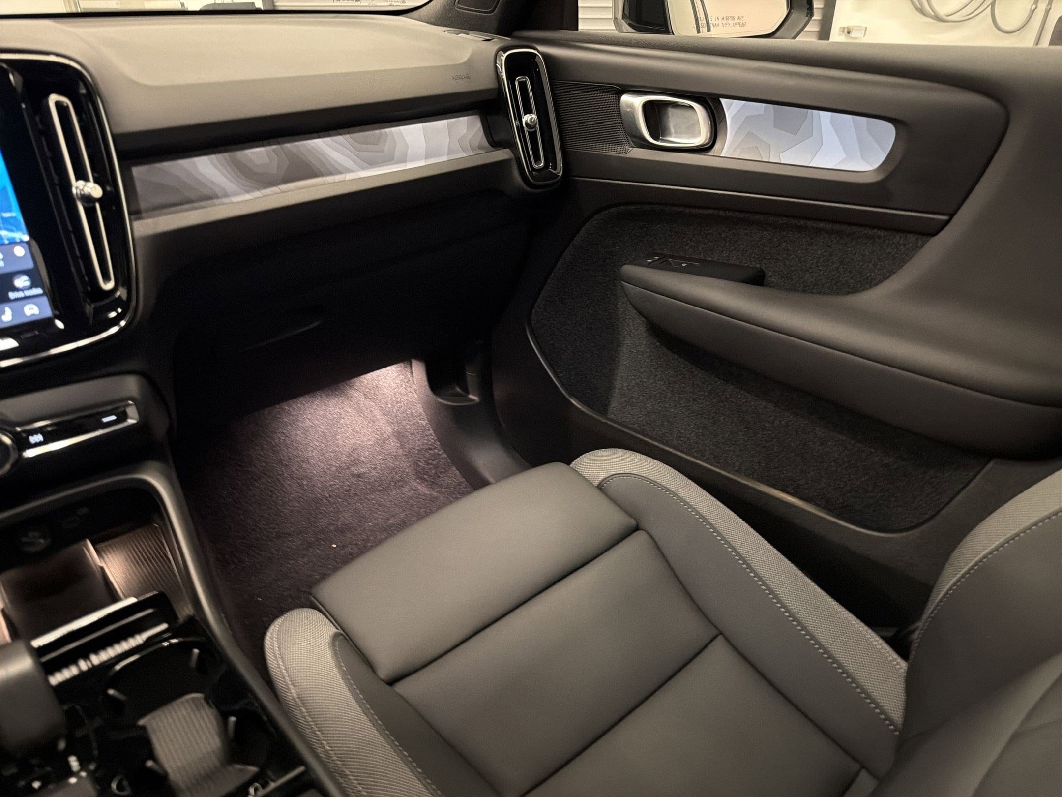 2023 Volvo XC40 Core - Photo 27