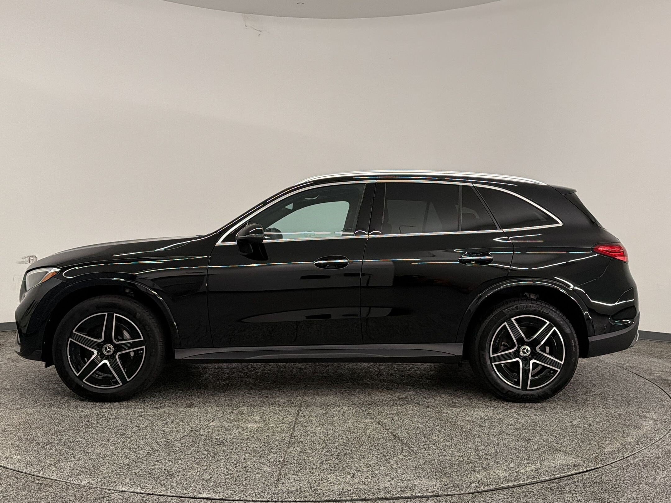 2026 Mercedes-Benz GLC Base - Photo 2