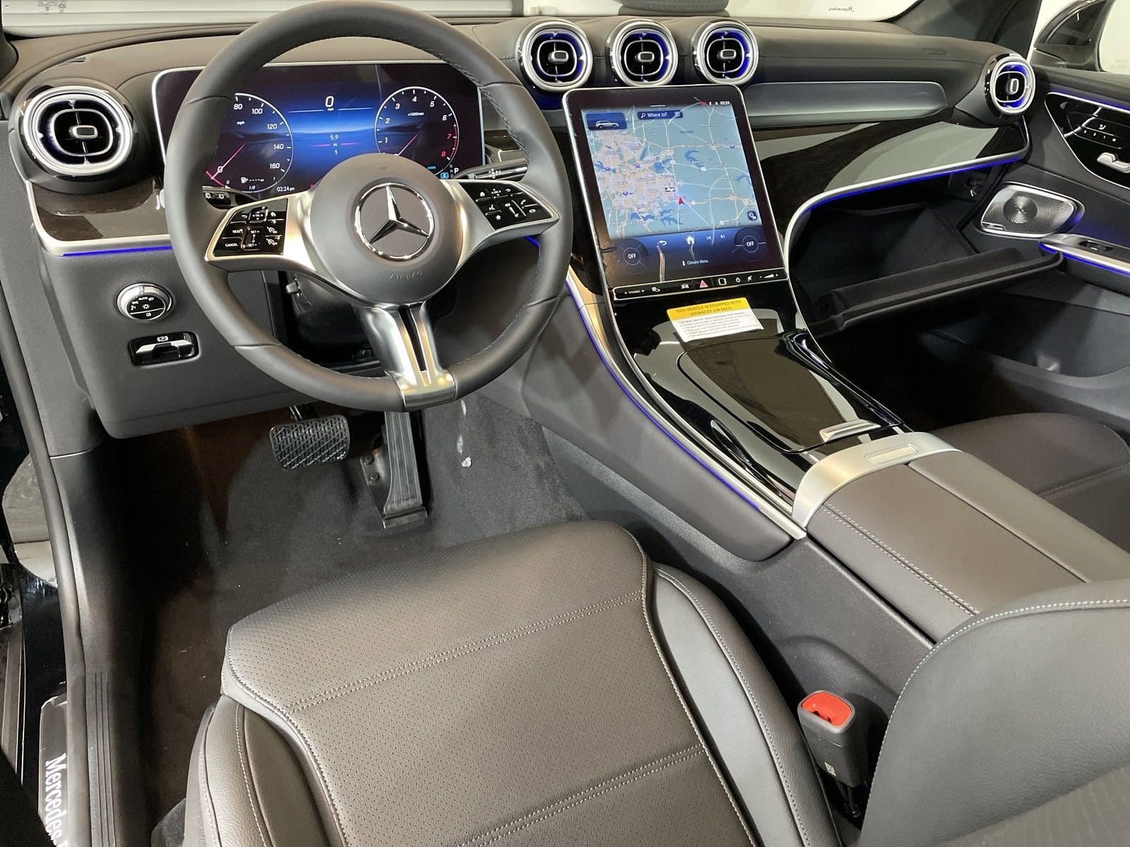 2025 Mercedes Benz GLC 300 photo 4