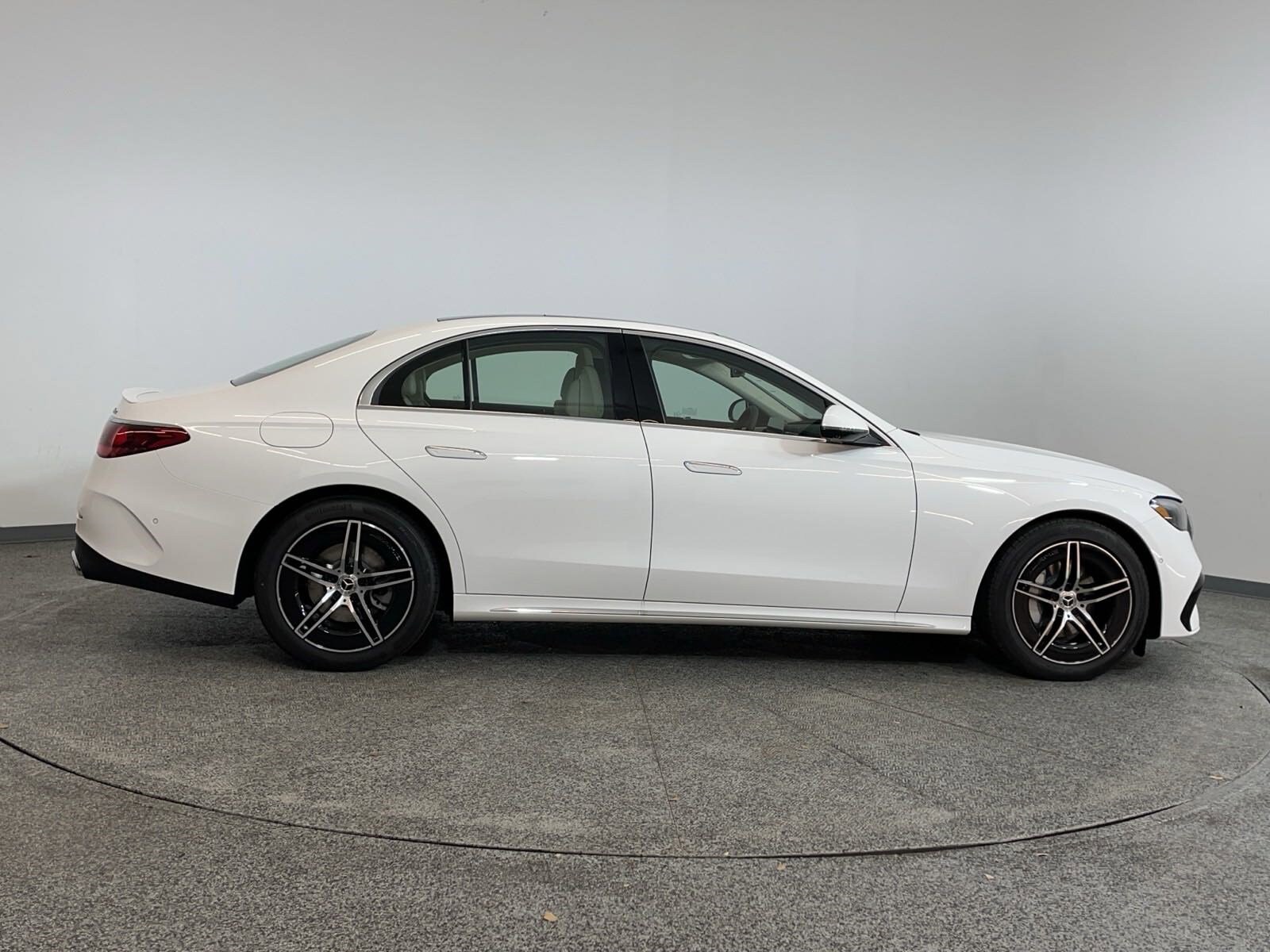 2025 Mercedes Benz E 350 4MATIC photo 3