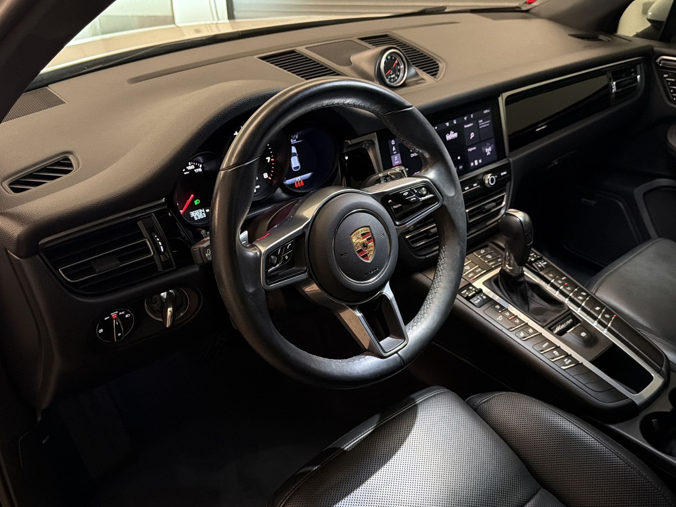 Macan AWD SUV