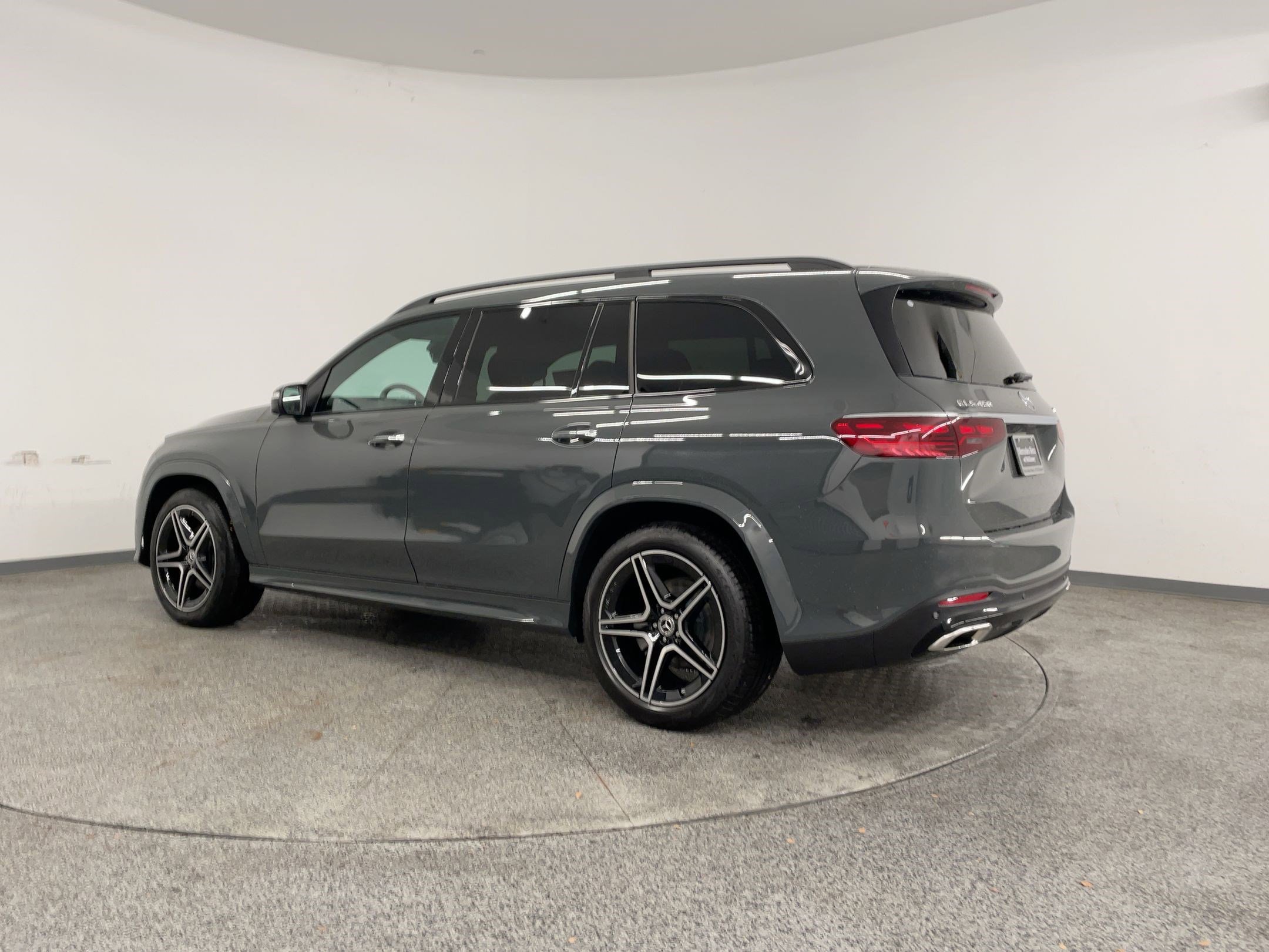 2026 Mercedes Benz GLS 450 4MATIC photo 3