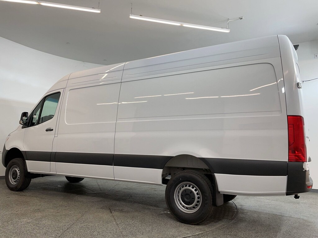 New 2025 Mercedes-Benz Sprinter 2500 High Roof 4-Cyl Diesel HO Van Crew Van