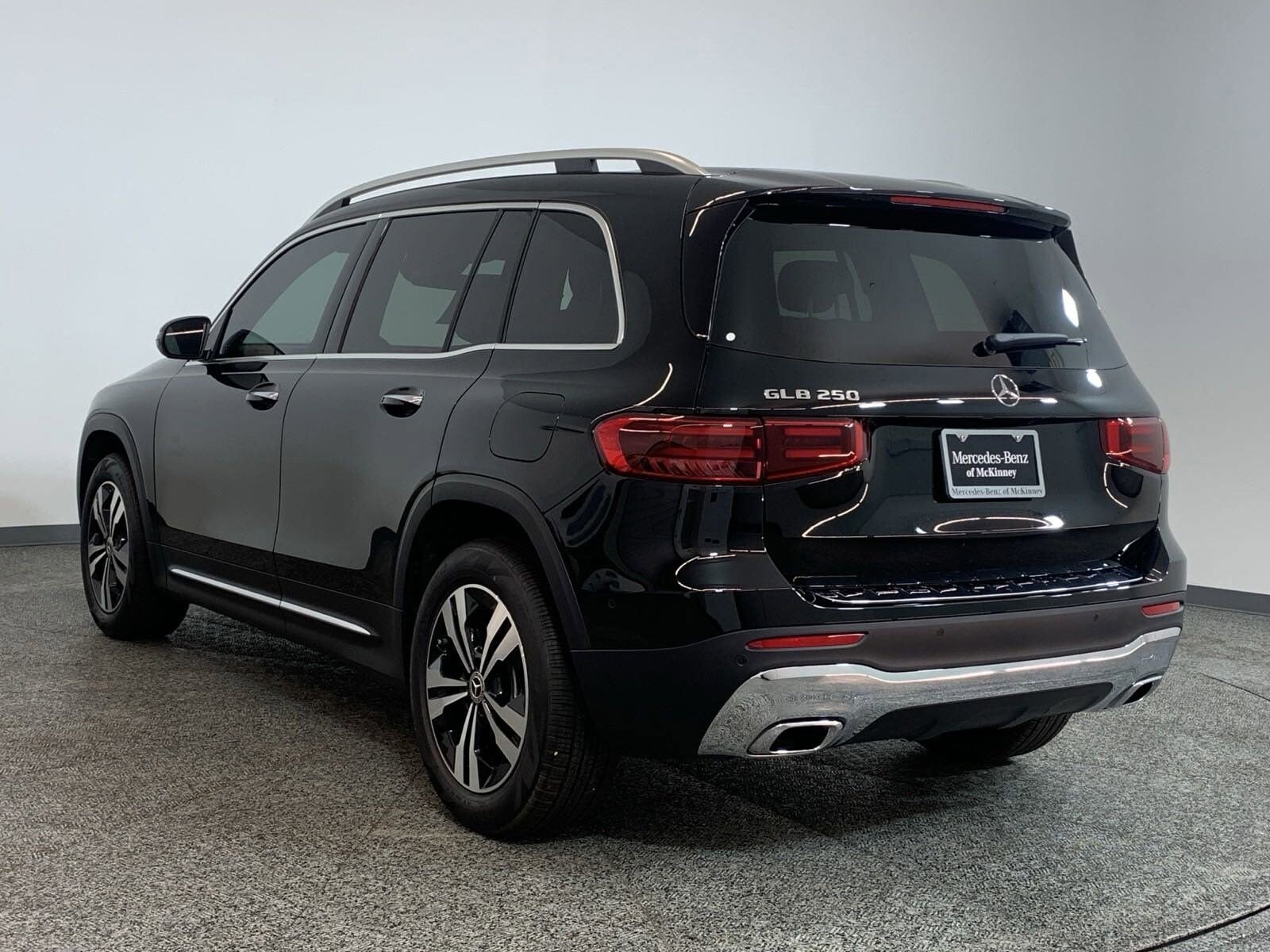 2025 Mercedes Benz GLB 250 photo 3