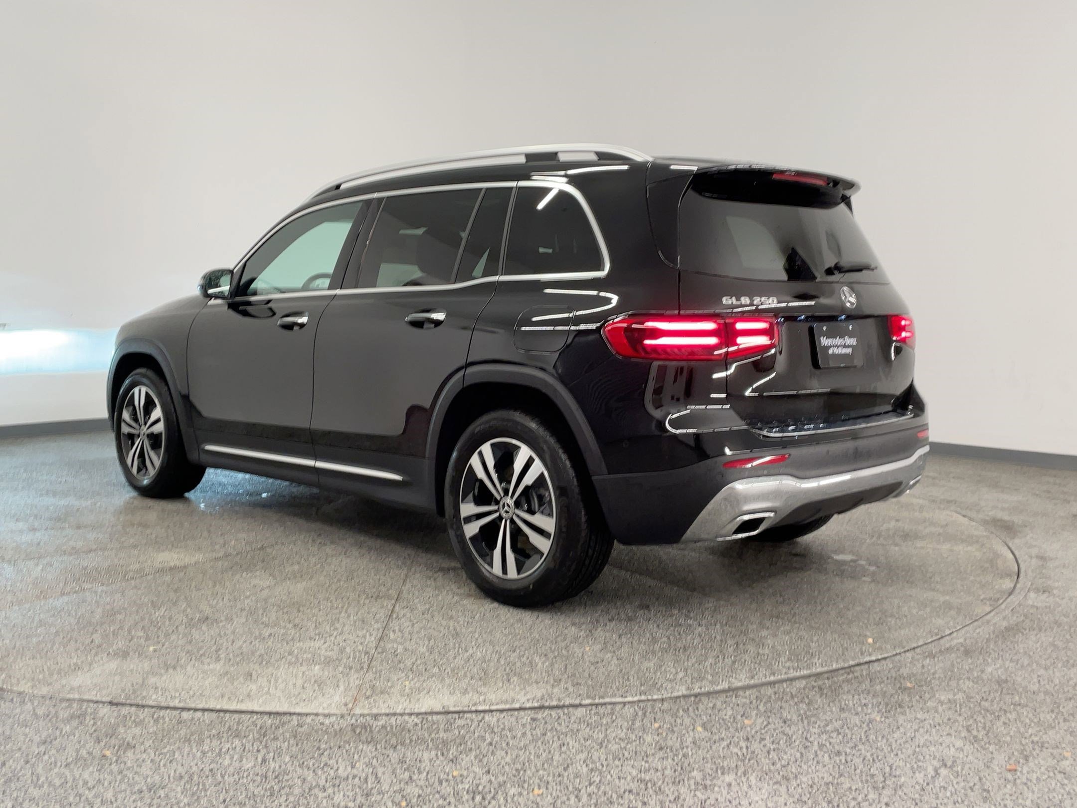 2026 Mercedes Benz GLB 250 photo 2