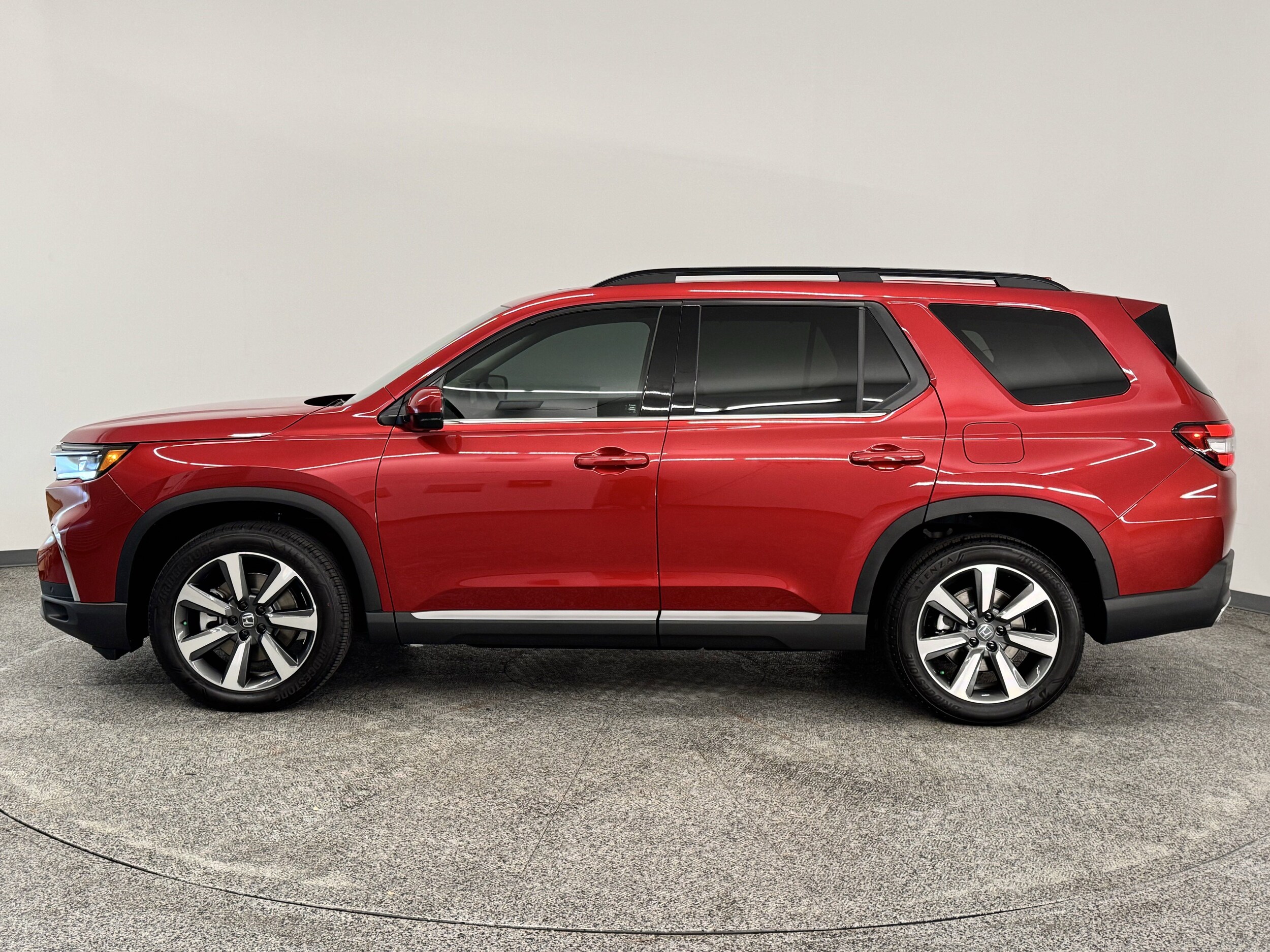 2025 Honda Pilot Elite photo 4