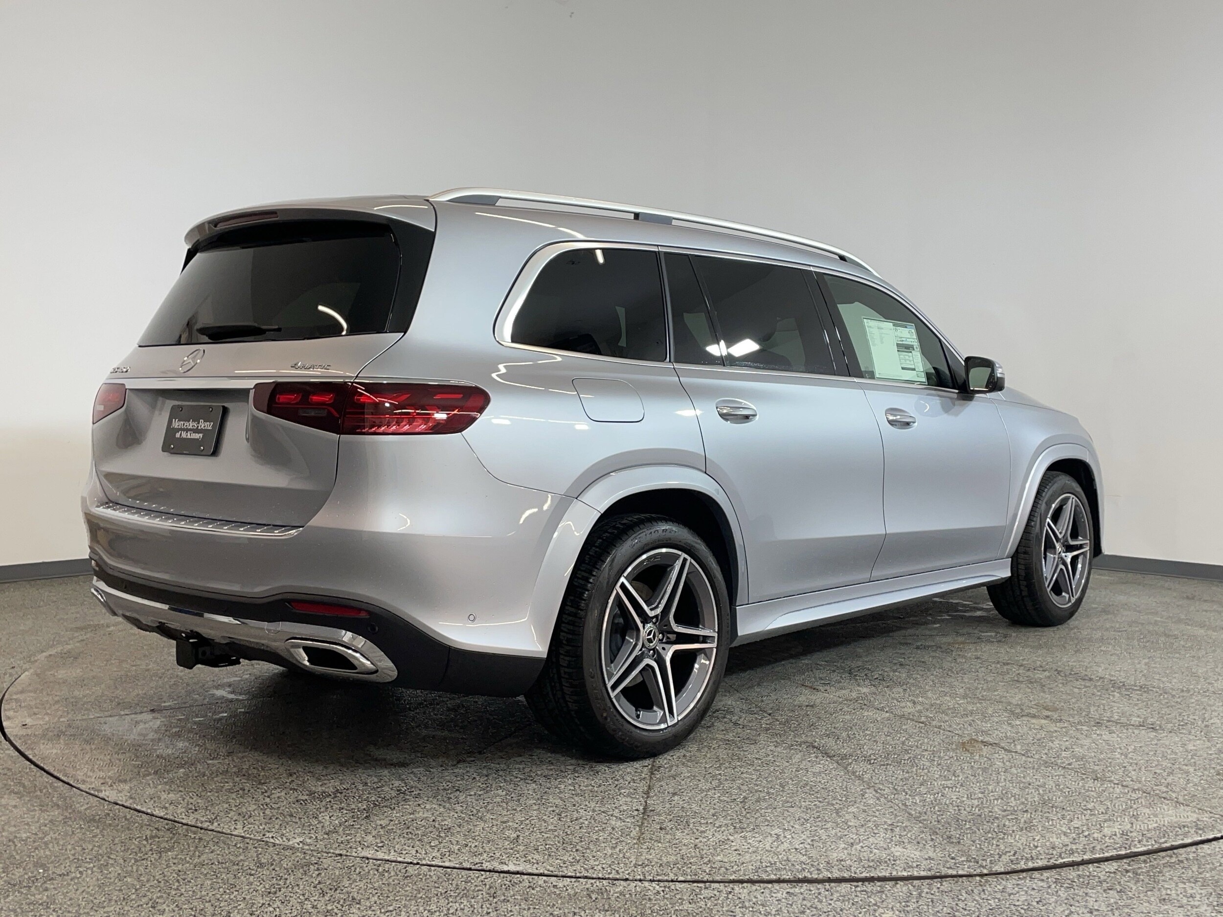 2025 Mercedes Benz GLS 450 4MATIC photo 4