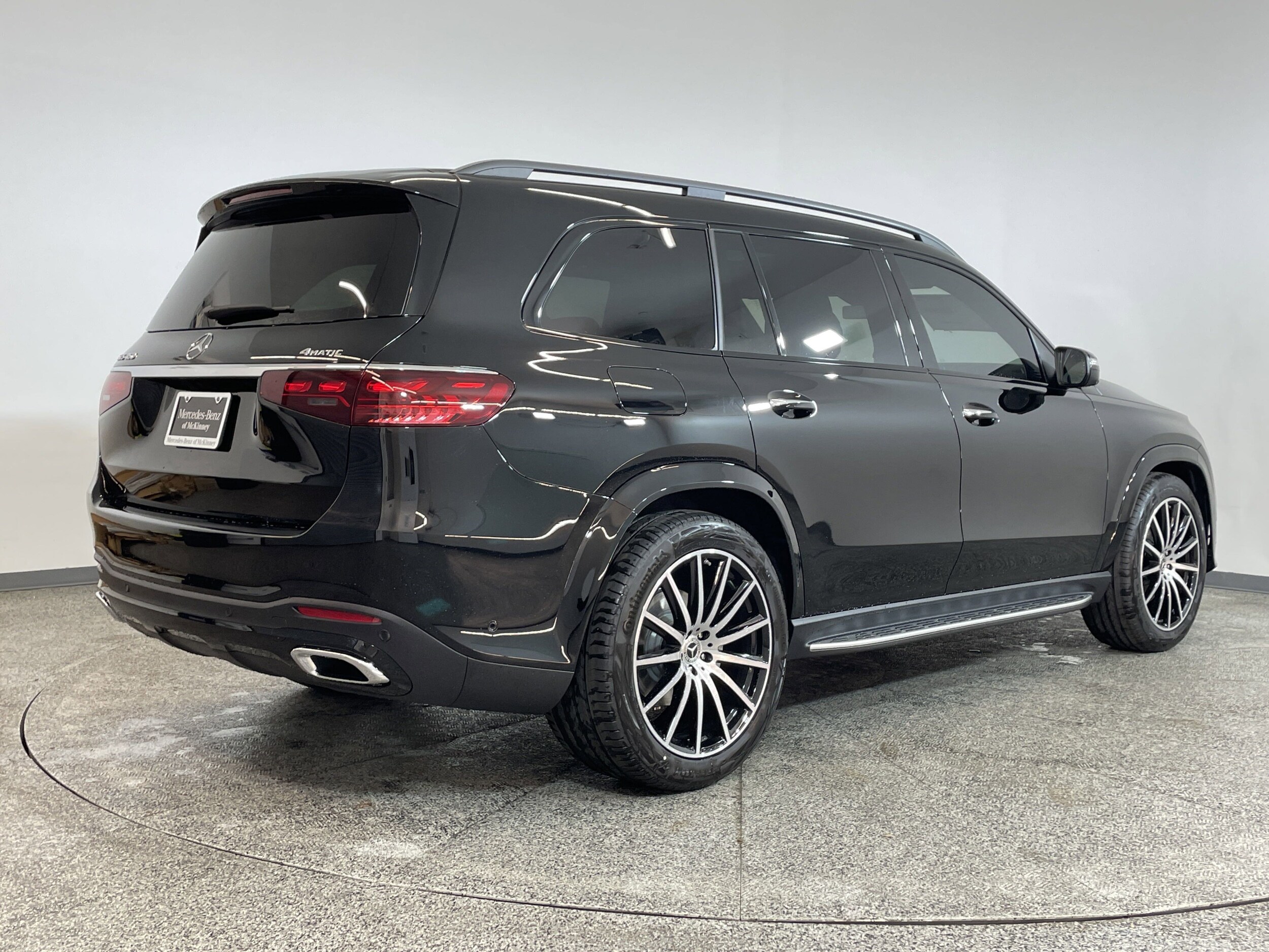 2025 Mercedes Benz GLS 450 4MATIC photo 4