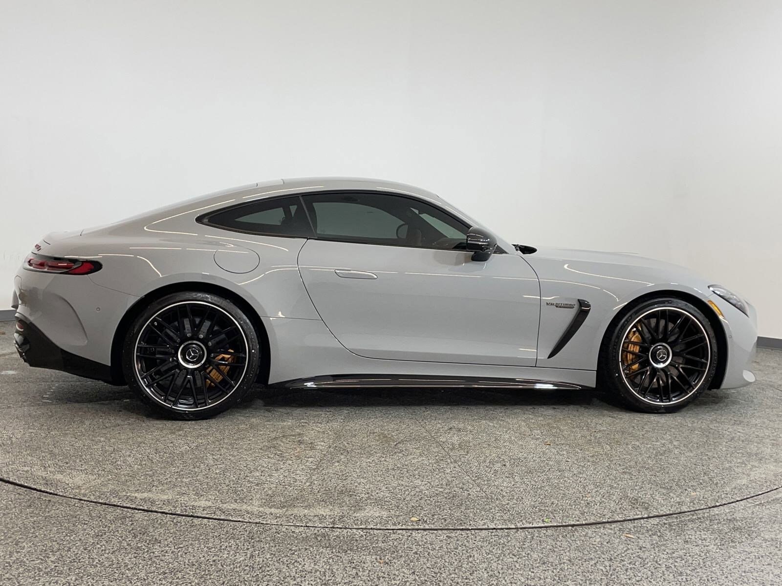 2025 Mercedes Benz S AMG 63 E PERFORMANCE photo 3
