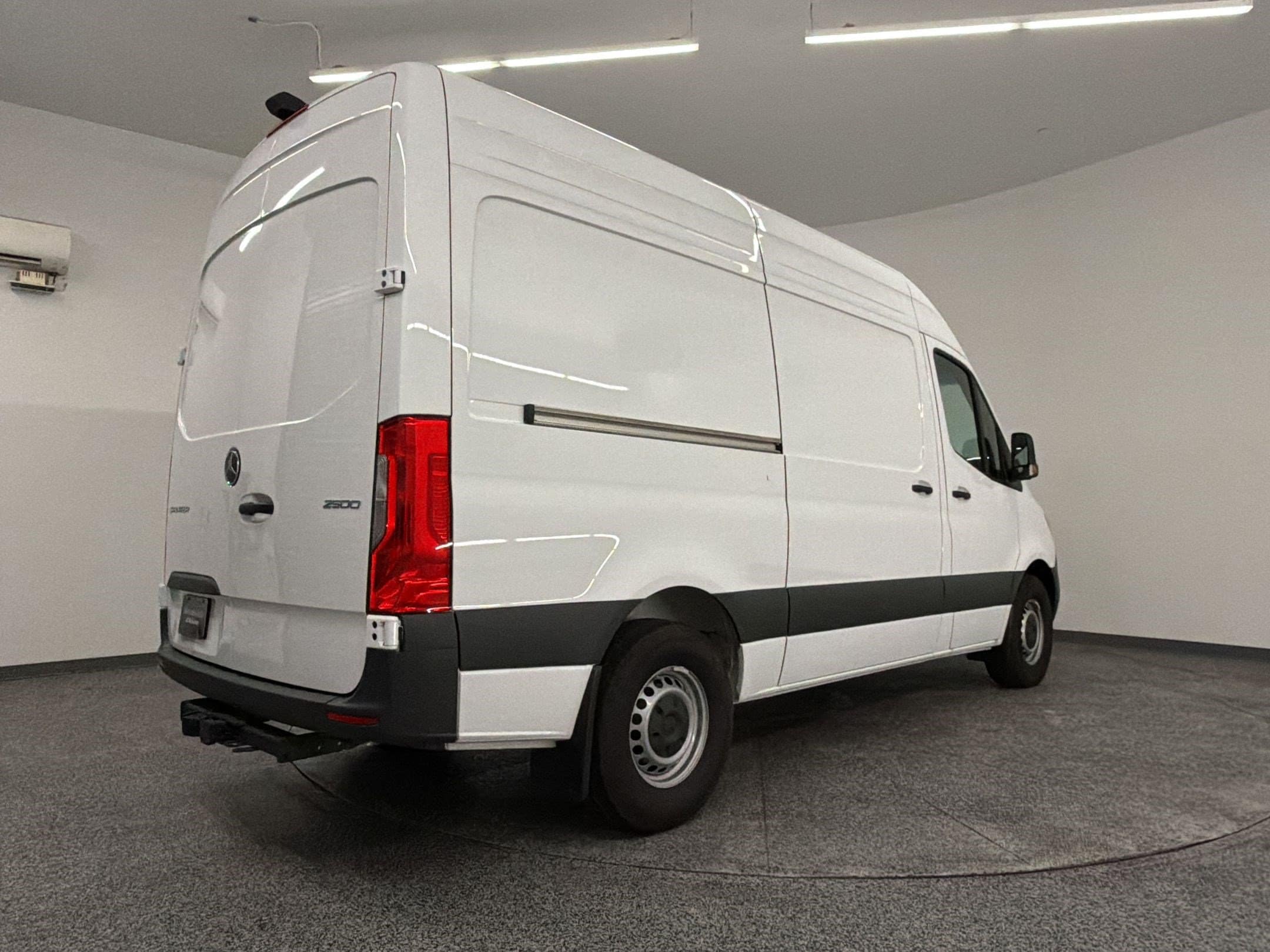 Sprinter 2500 Standard Roof 4-Cyl Diesel HO Van Cargo Van