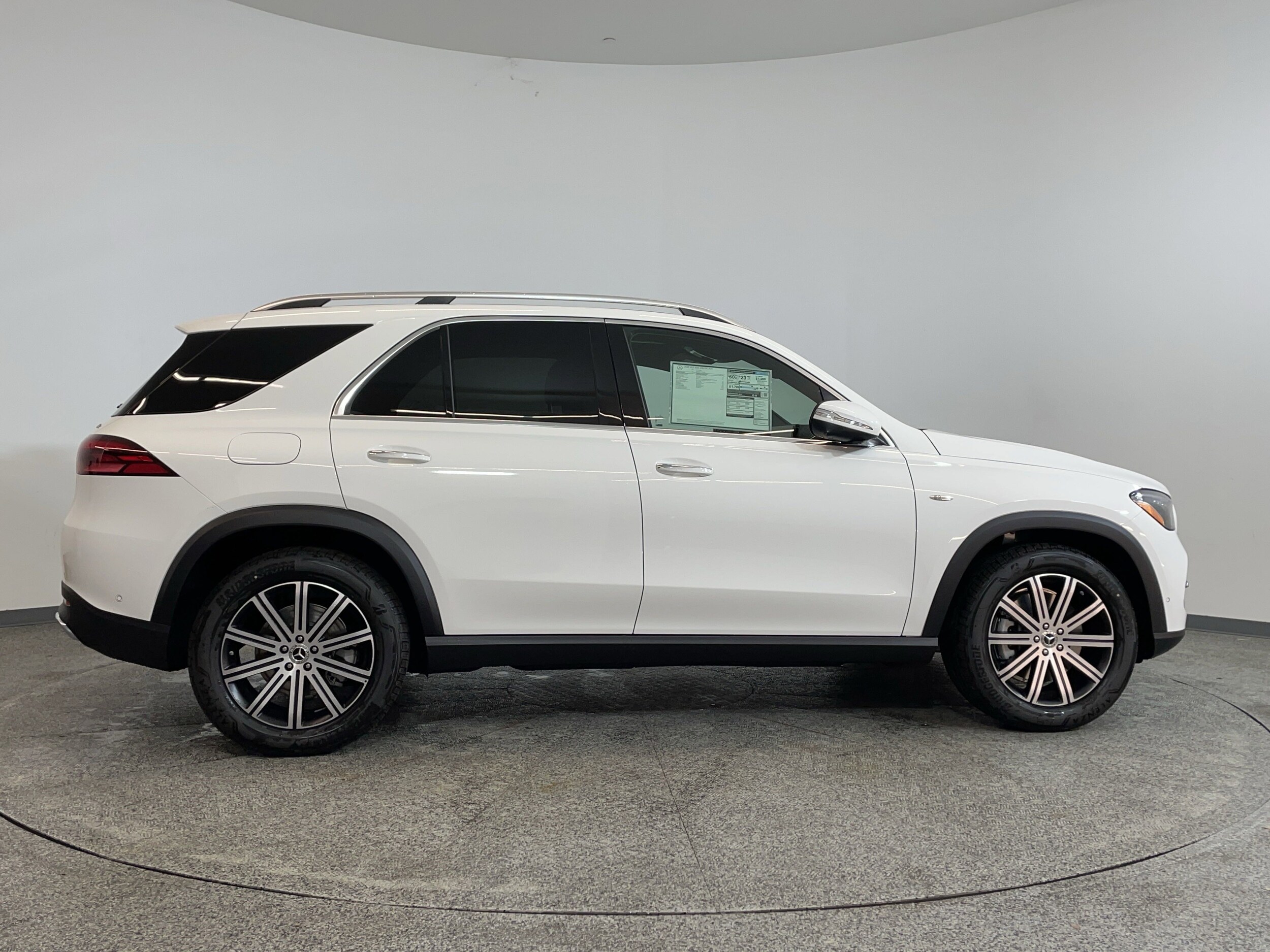 2025 Mercedes Benz GLE 450e 4MATIC photo 3