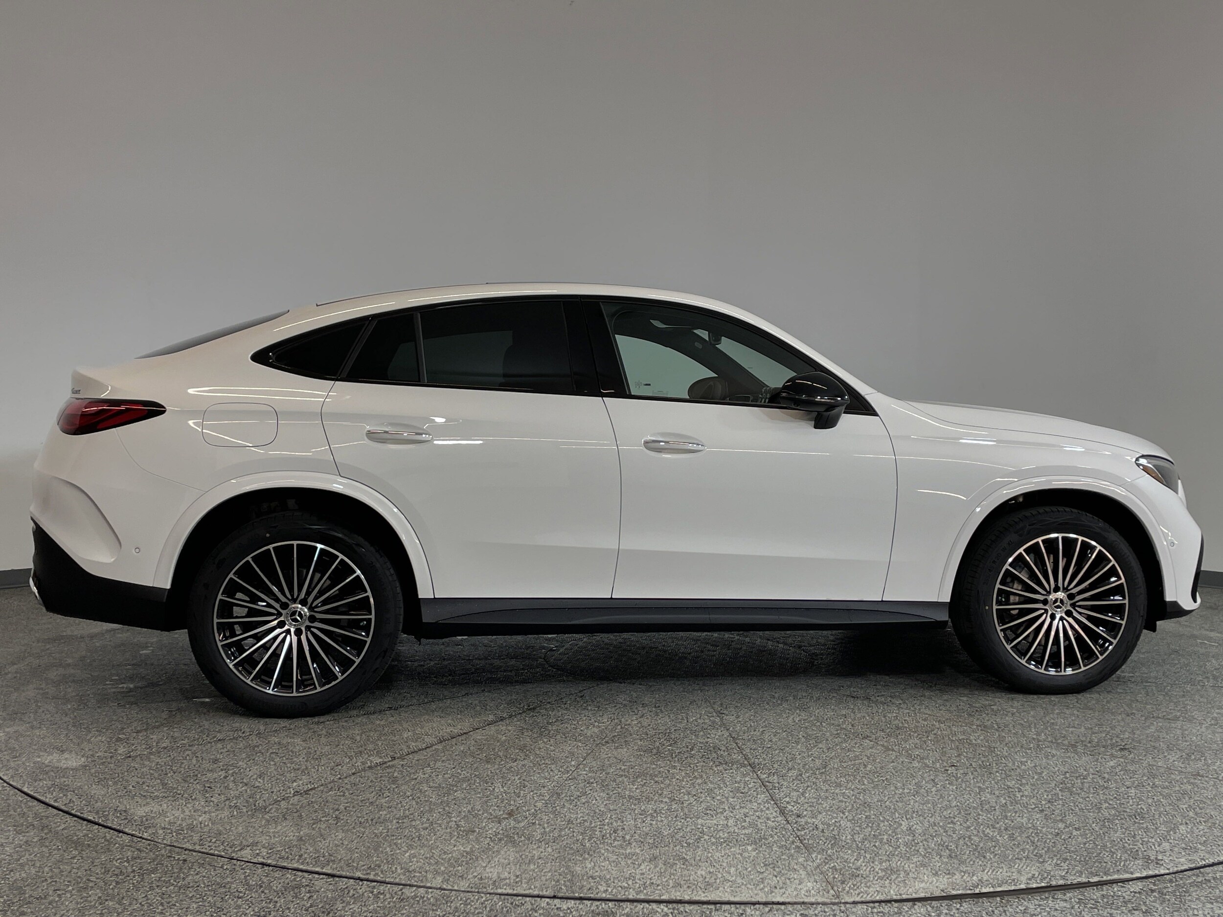 2025 Mercedes Benz GLC 300 4MATIC photo 3