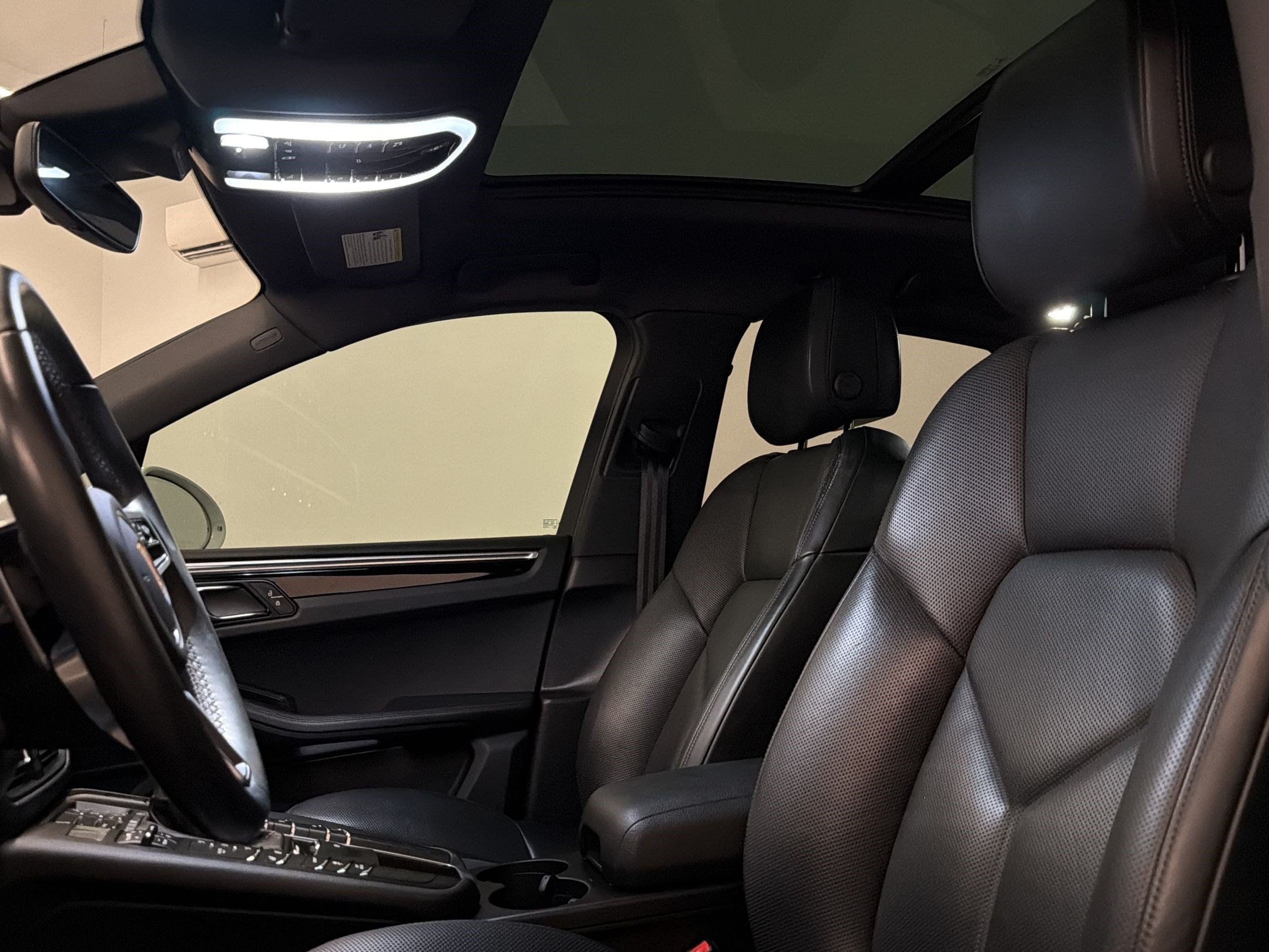 Macan AWD SUV