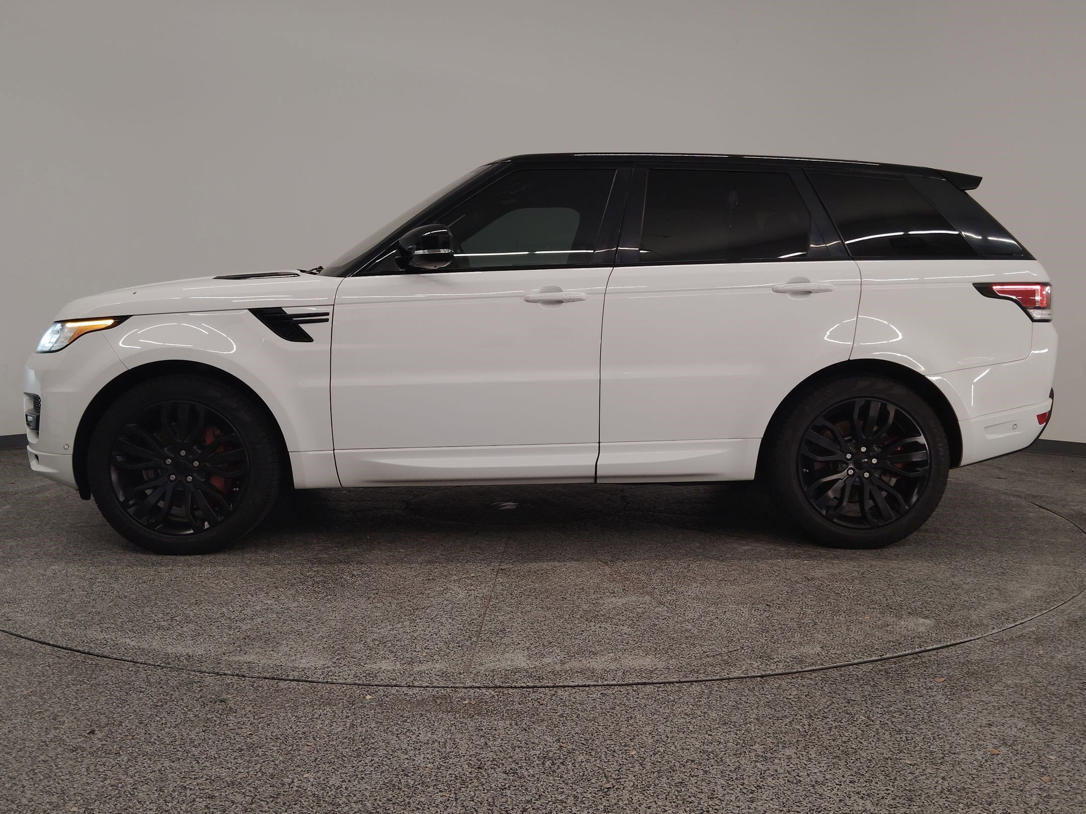 2017 Land Rover Range Rover Sport HSE Dynamic photo 2