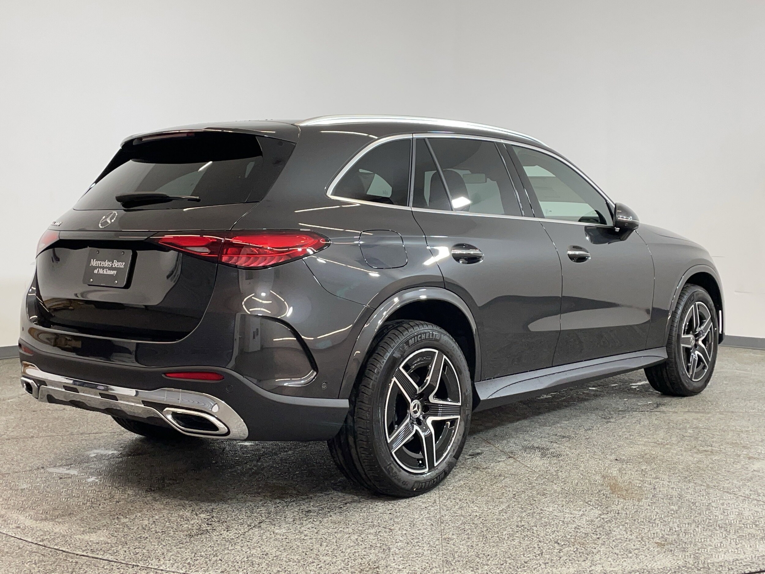 2025 Mercedes Benz GLC 300 photo 3