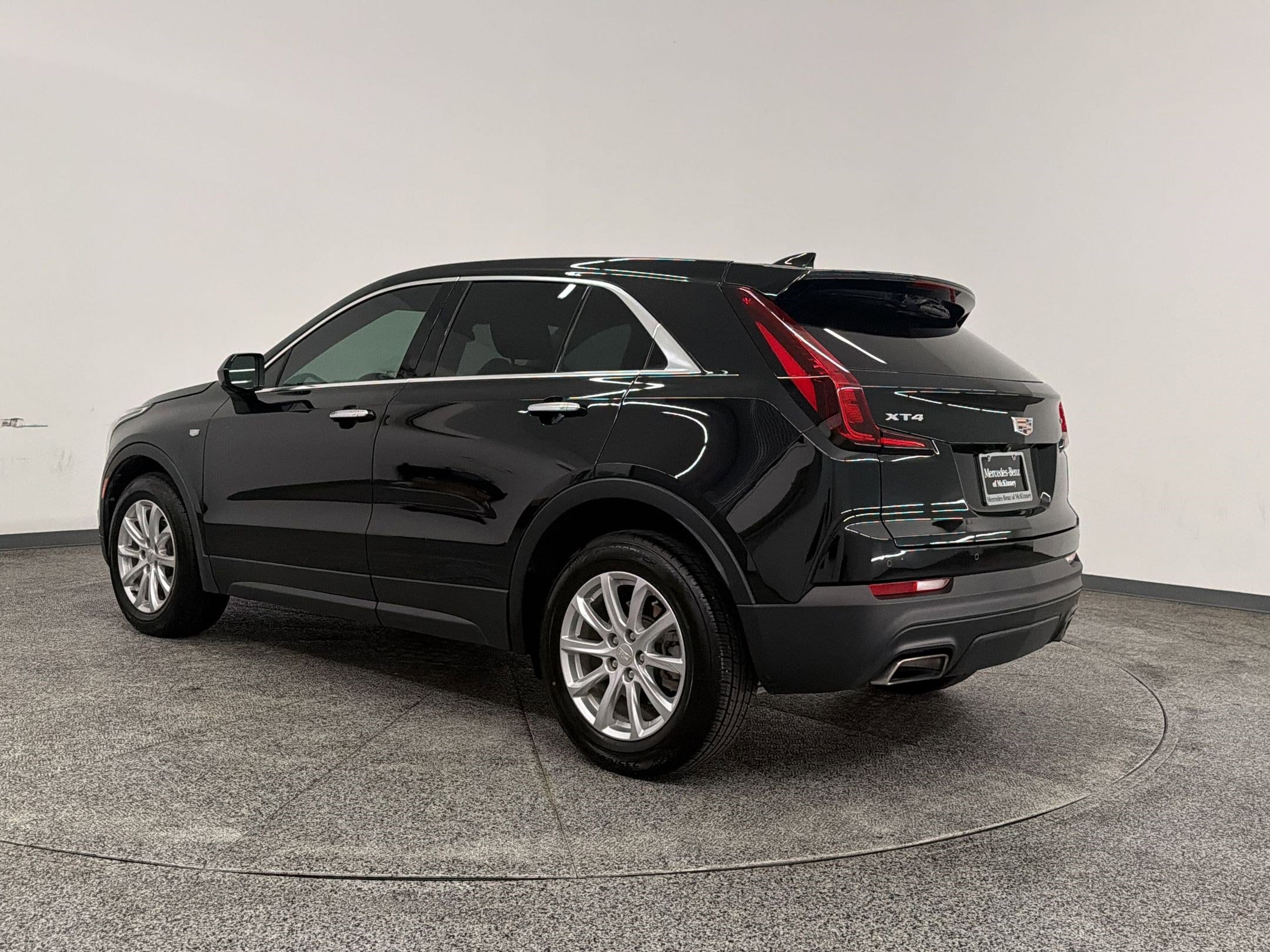XT4 FWD Luxury SUV