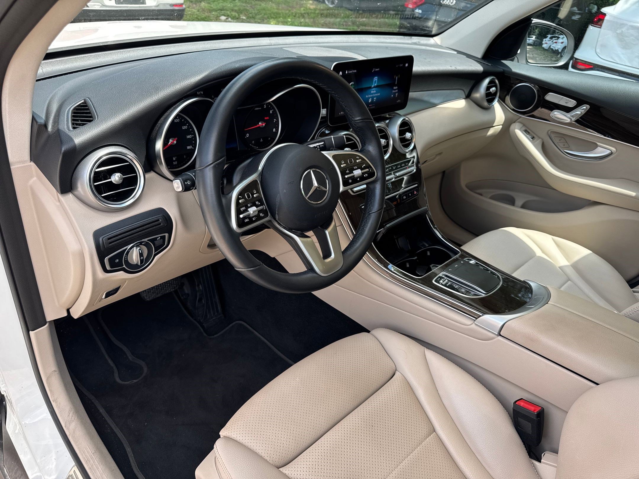 2022 Mercedes Benz GLC 300 photo 3