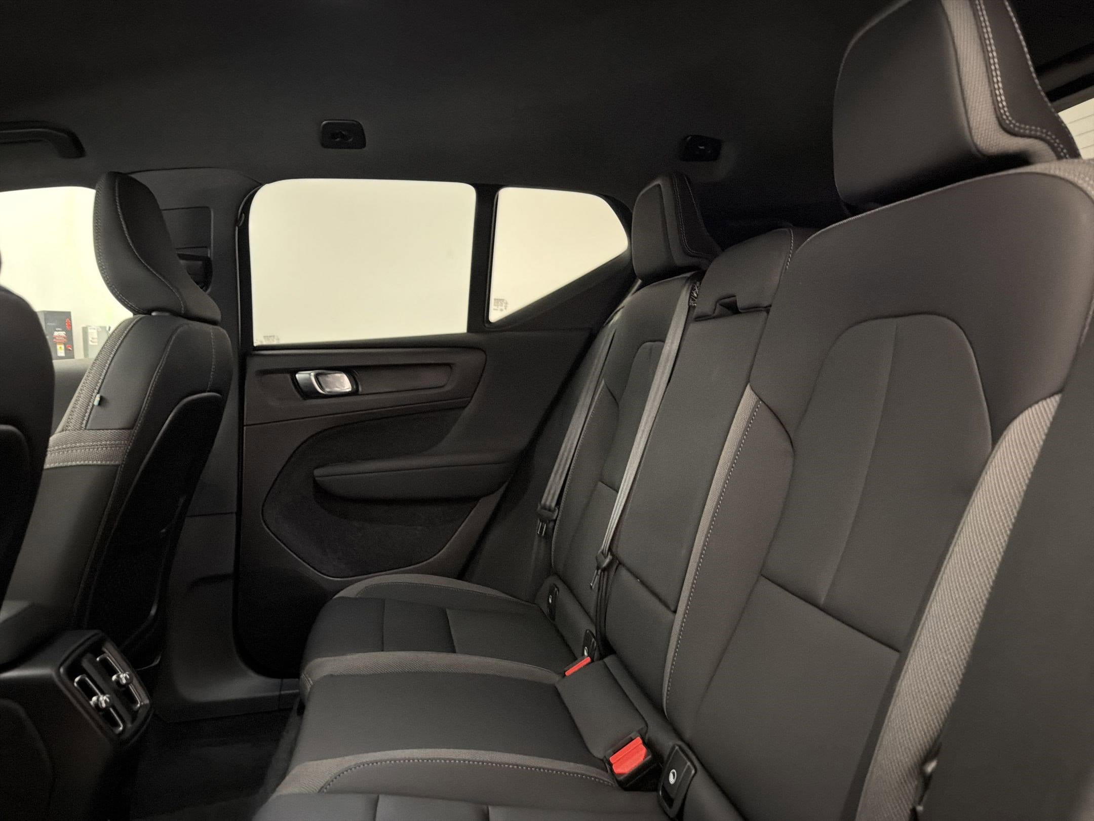 2023 Volvo XC40 Core - Photo 25