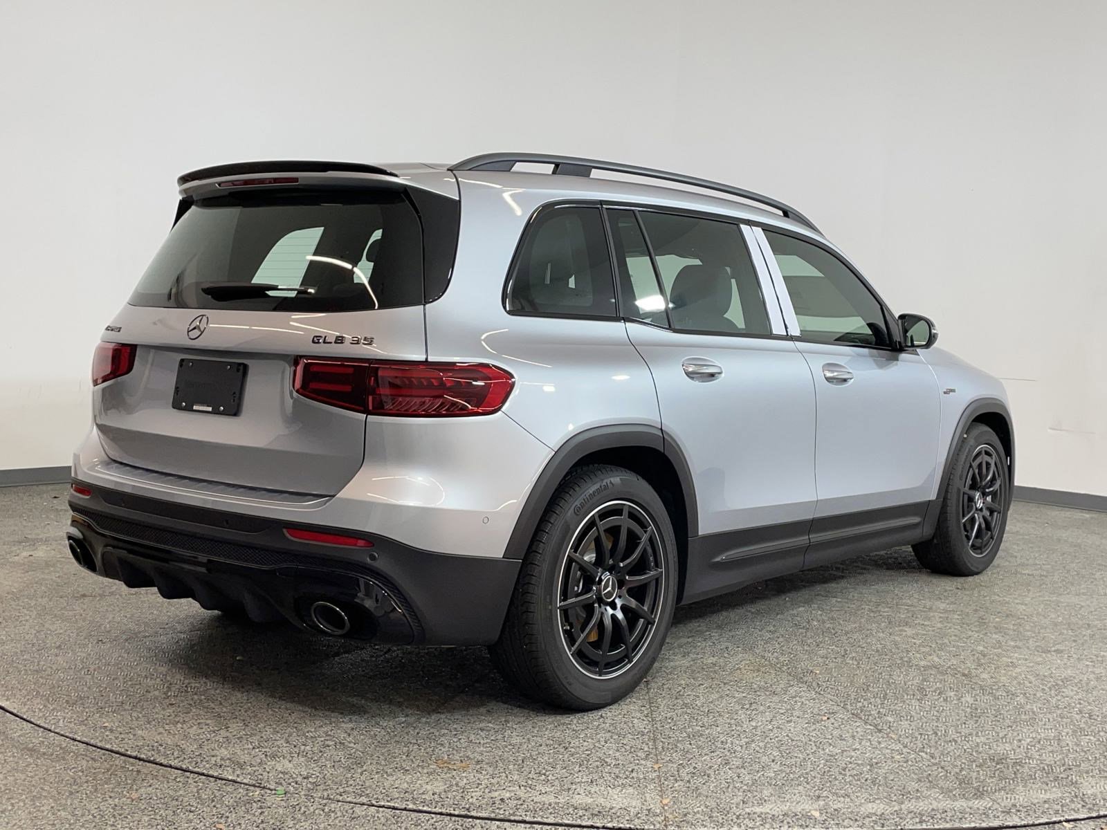 2025 Mercedes Benz GLB AMG 35 4MATIC photo 4